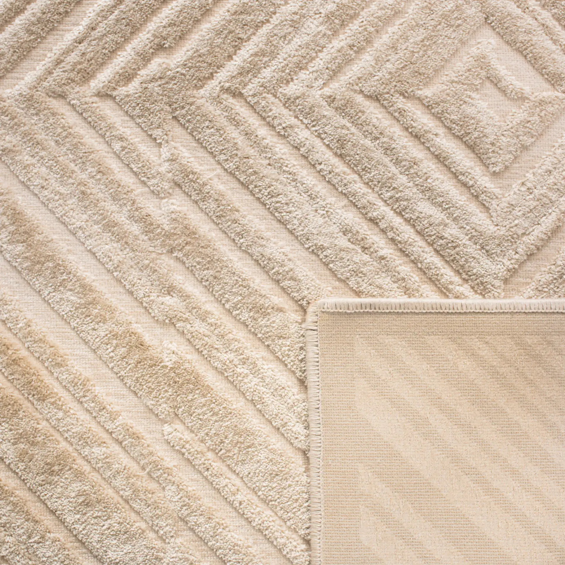 Paradise Martha Stewart Concentric Diamond Viscose Rug in Beige in a styled room