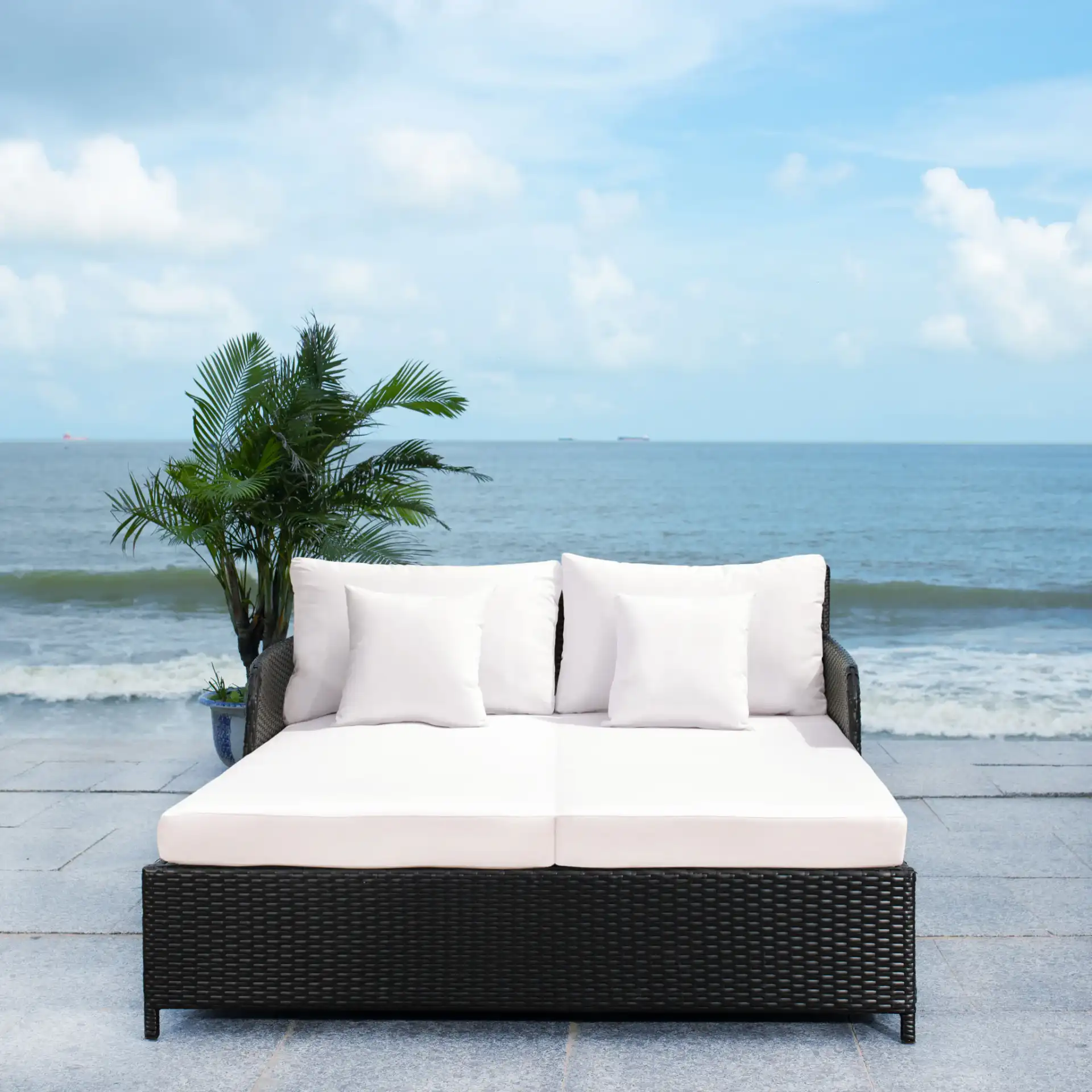 Cadeo Daybed in Black / Beige in a styled room