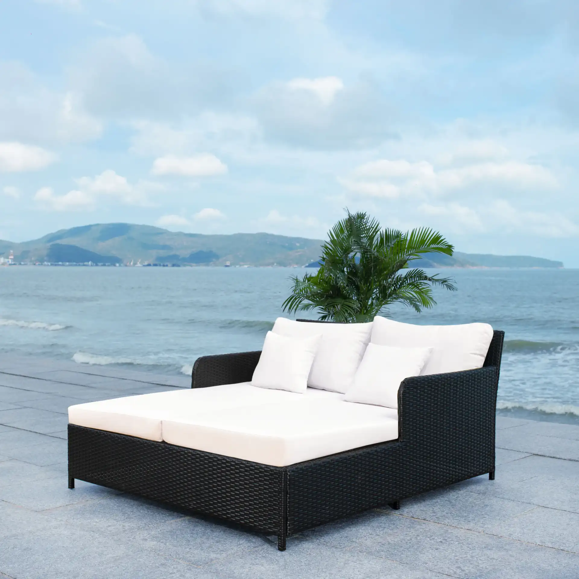 Cadeo Daybed in Black / Beige in a styled room