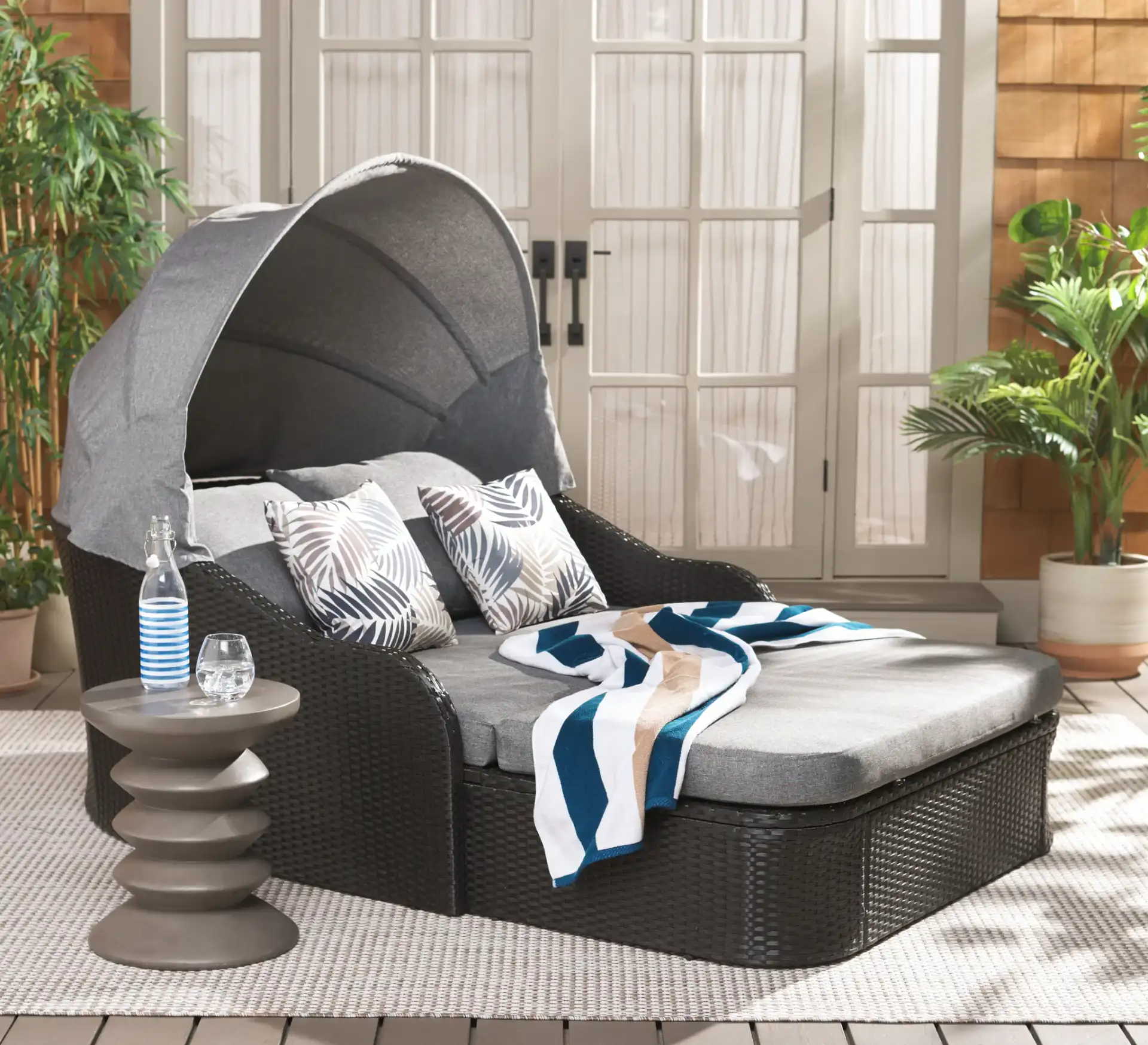 Baloo Daybed in Black / Gray in a styled room
