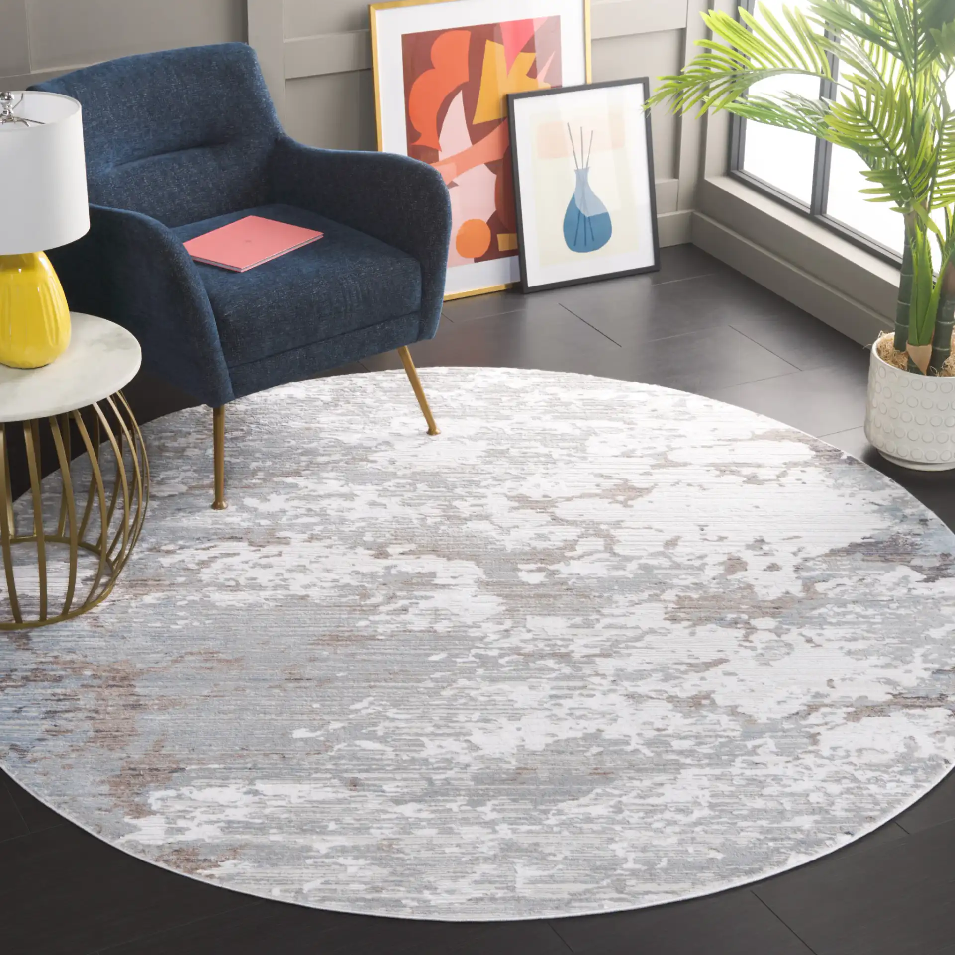 Platinum Distressed Abstract Rug in Gray / Ivory in a styled room