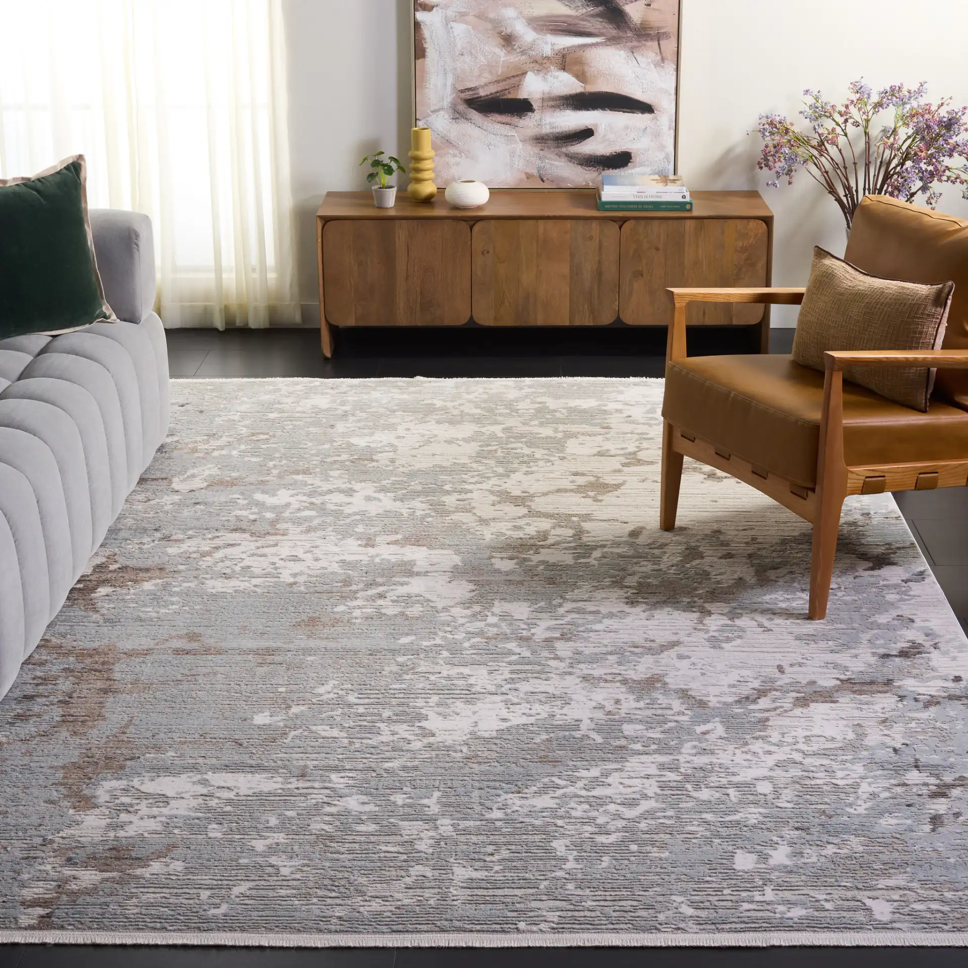 Platinum Distressed Abstract Rug in Gray / Ivory in a styled room