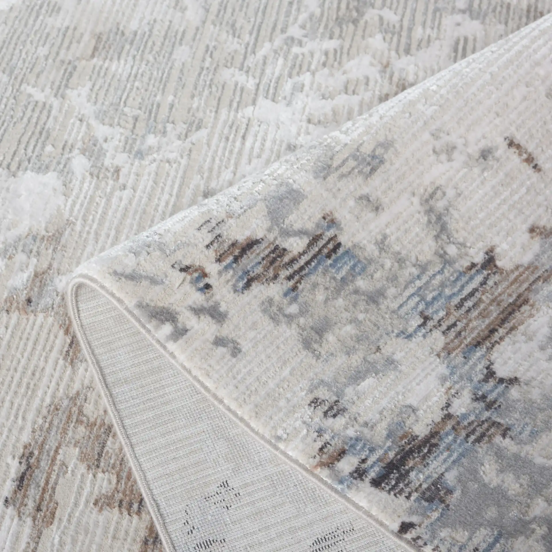Platinum Distressed Abstract Rug in Gray / Ivory in a styled room