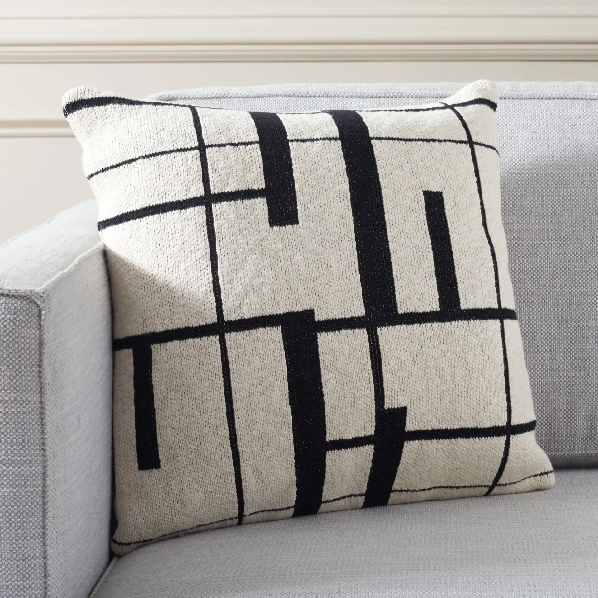 Azeem 18X18 Pillow in Ivory / Black in a styled room