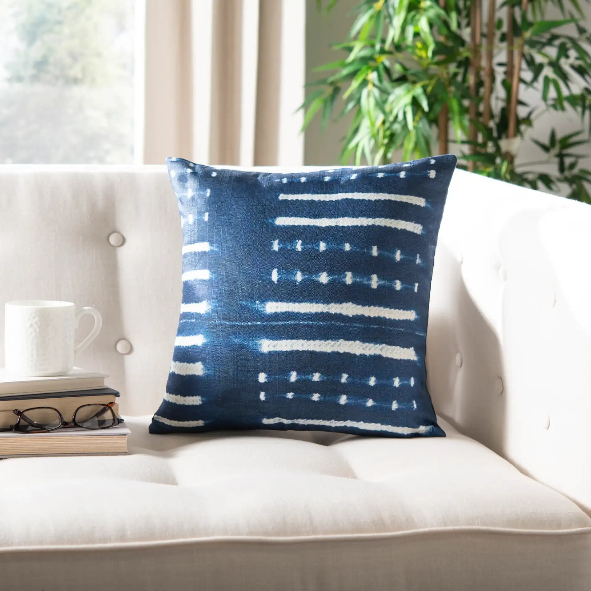 Narla Pillow in Deep Blue / White, detail view