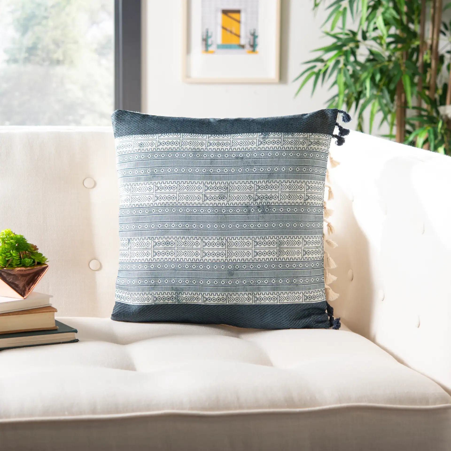 Linnet Pillow in Deep Blue / Gray, detail view