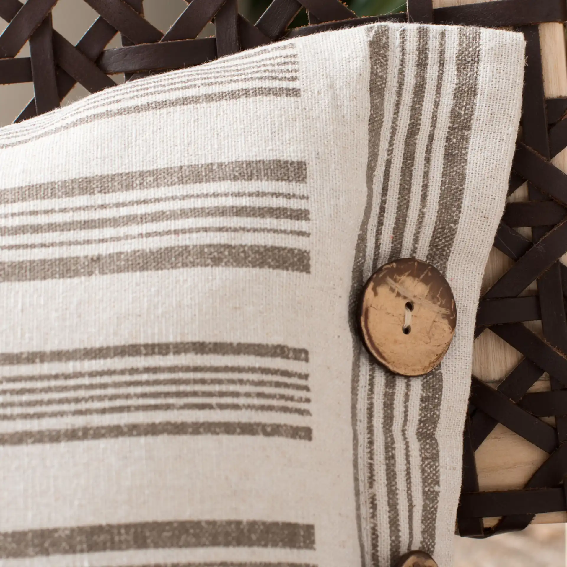 Darlon Pillow in Beige / White in a styled room