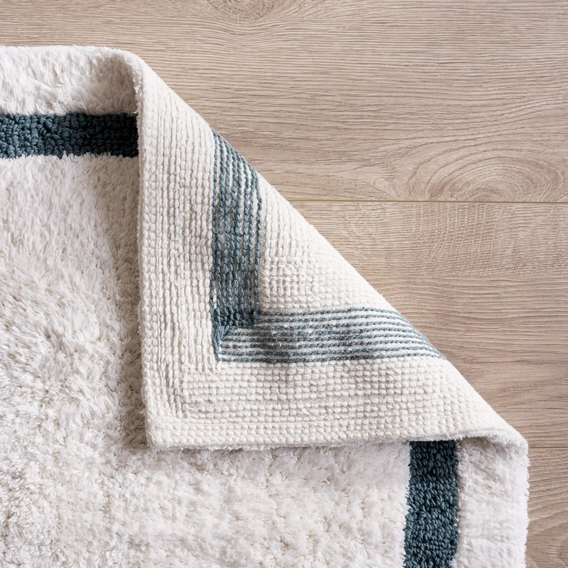 Avery Classic Border Bath Mat (Set of 2) in Blue / White
