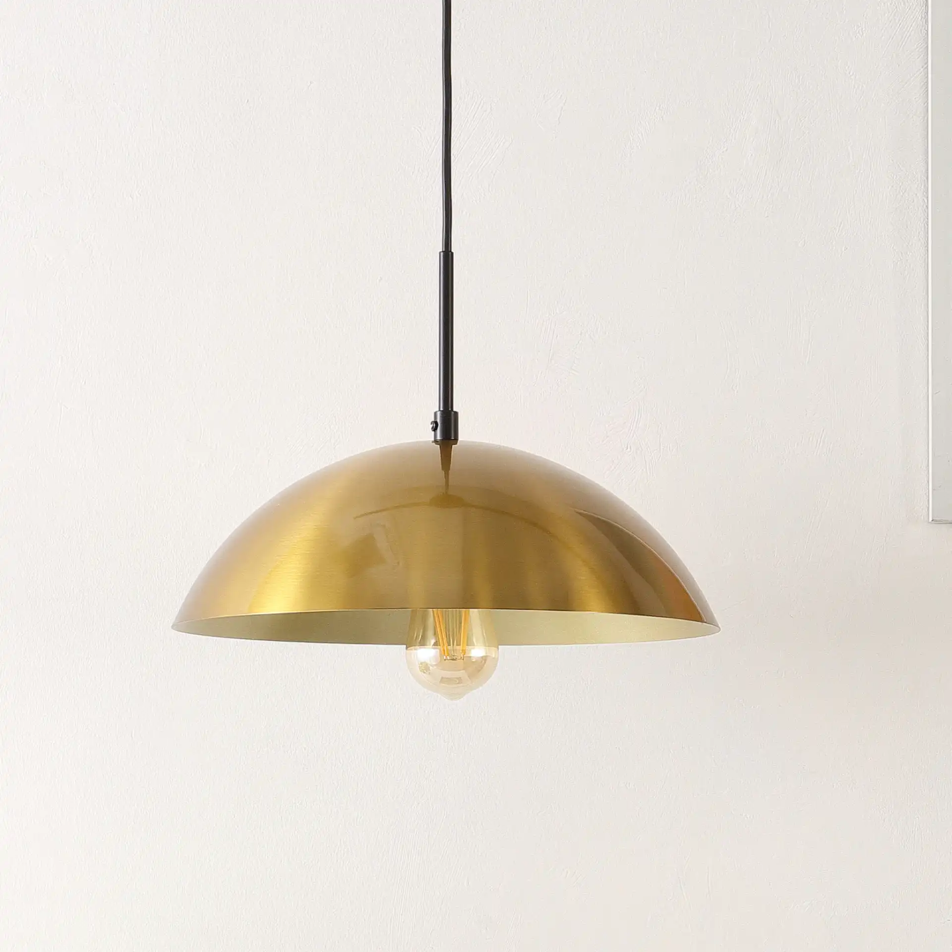 Jorden Pendant in Brass / Black, detail view