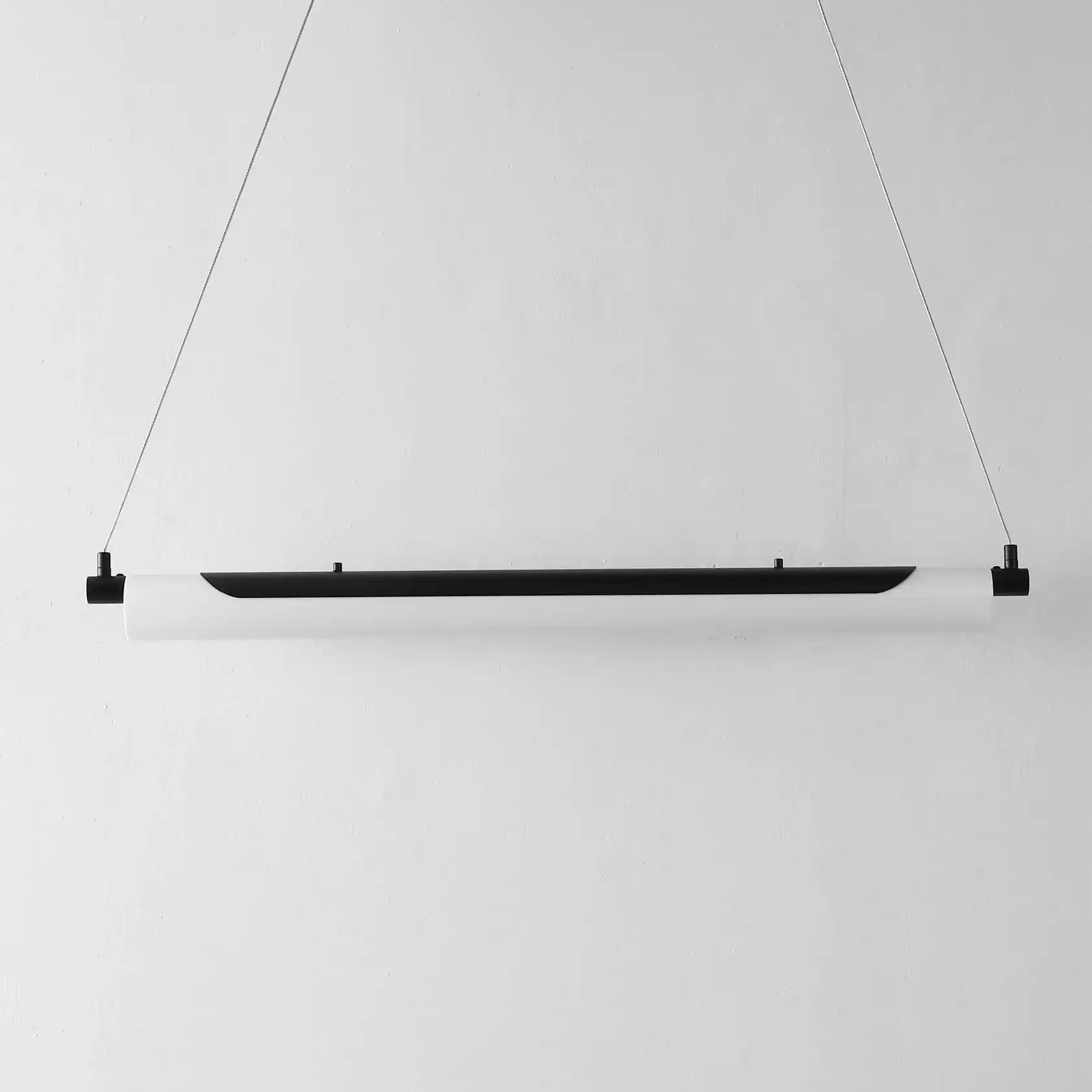 Tyto Led Pendant in Black, detail view