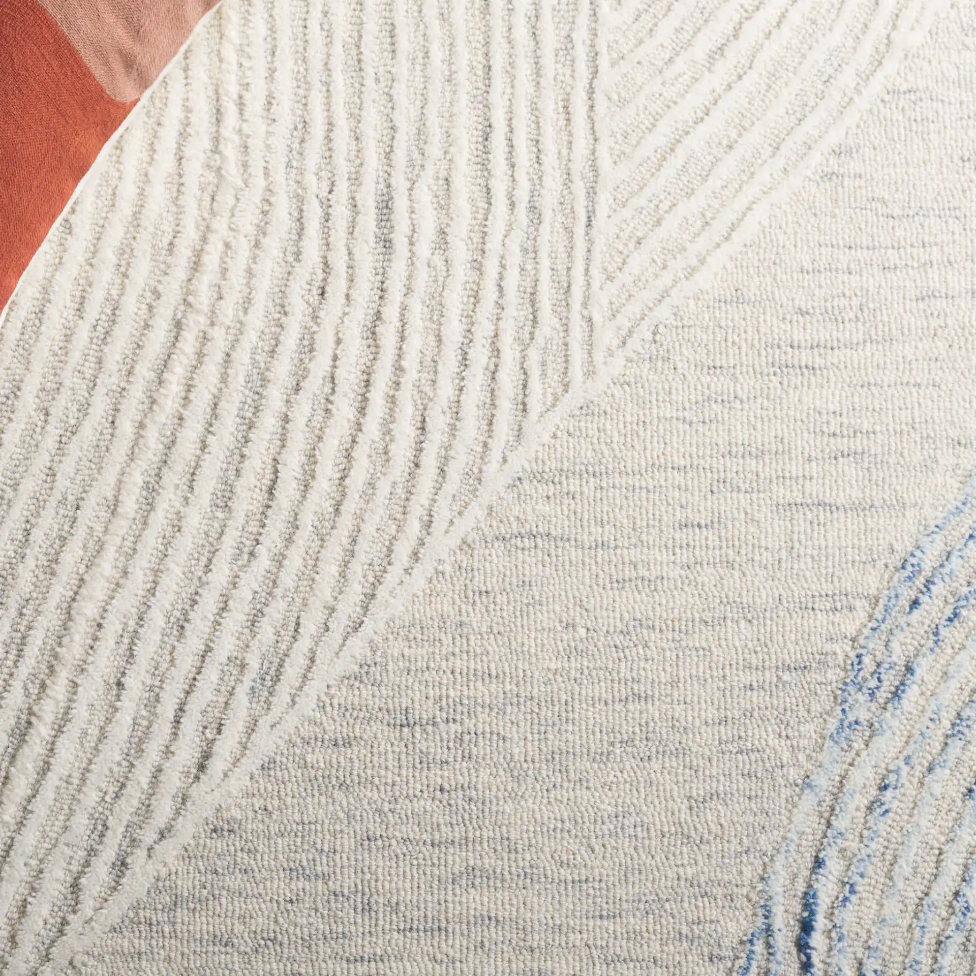 Pine Concentric Arc Hand-Tufted Wool Rug in Light Gray / Ivory in a styled room