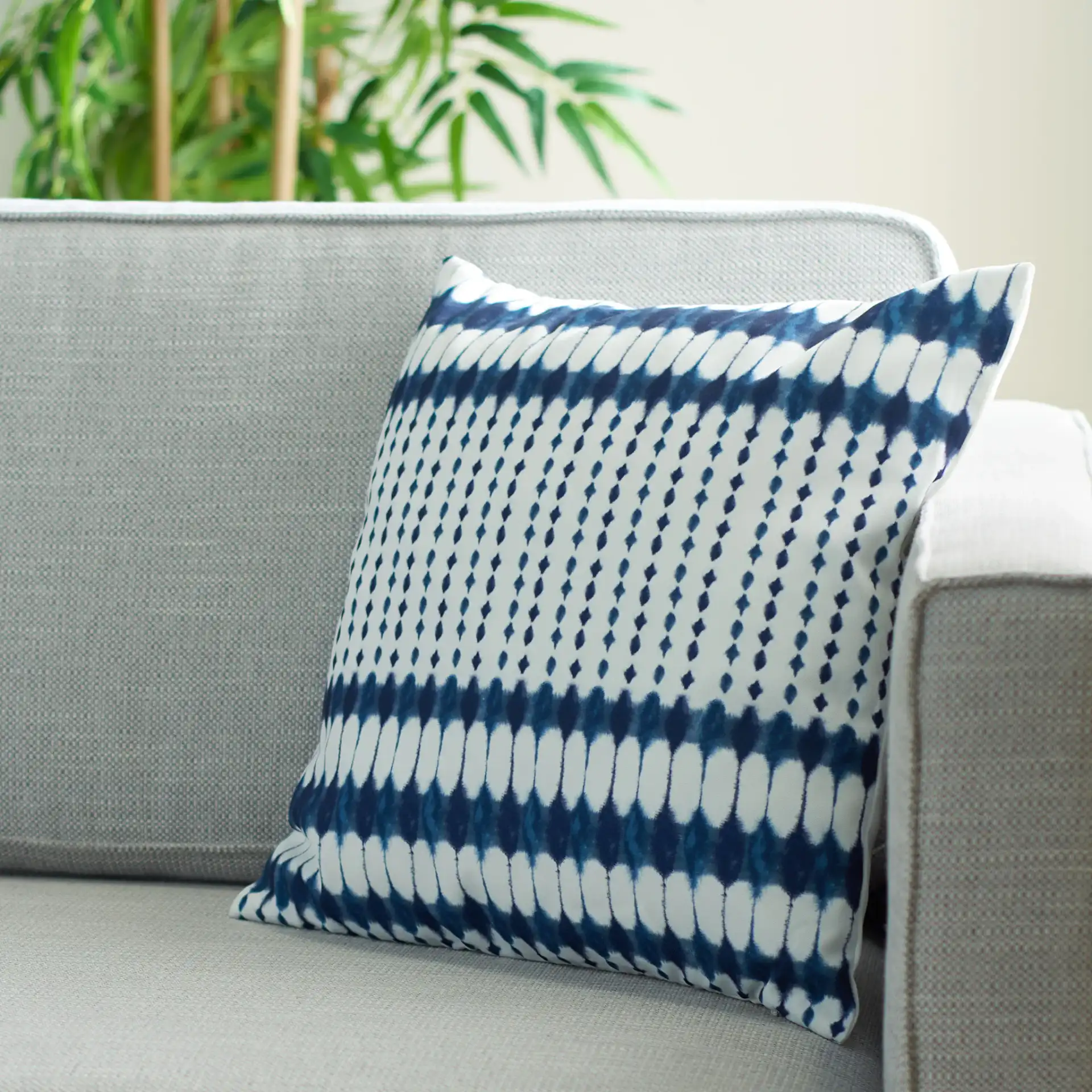 Indoor/Outdoor Kenza Pillow in Navy / White, detail view
