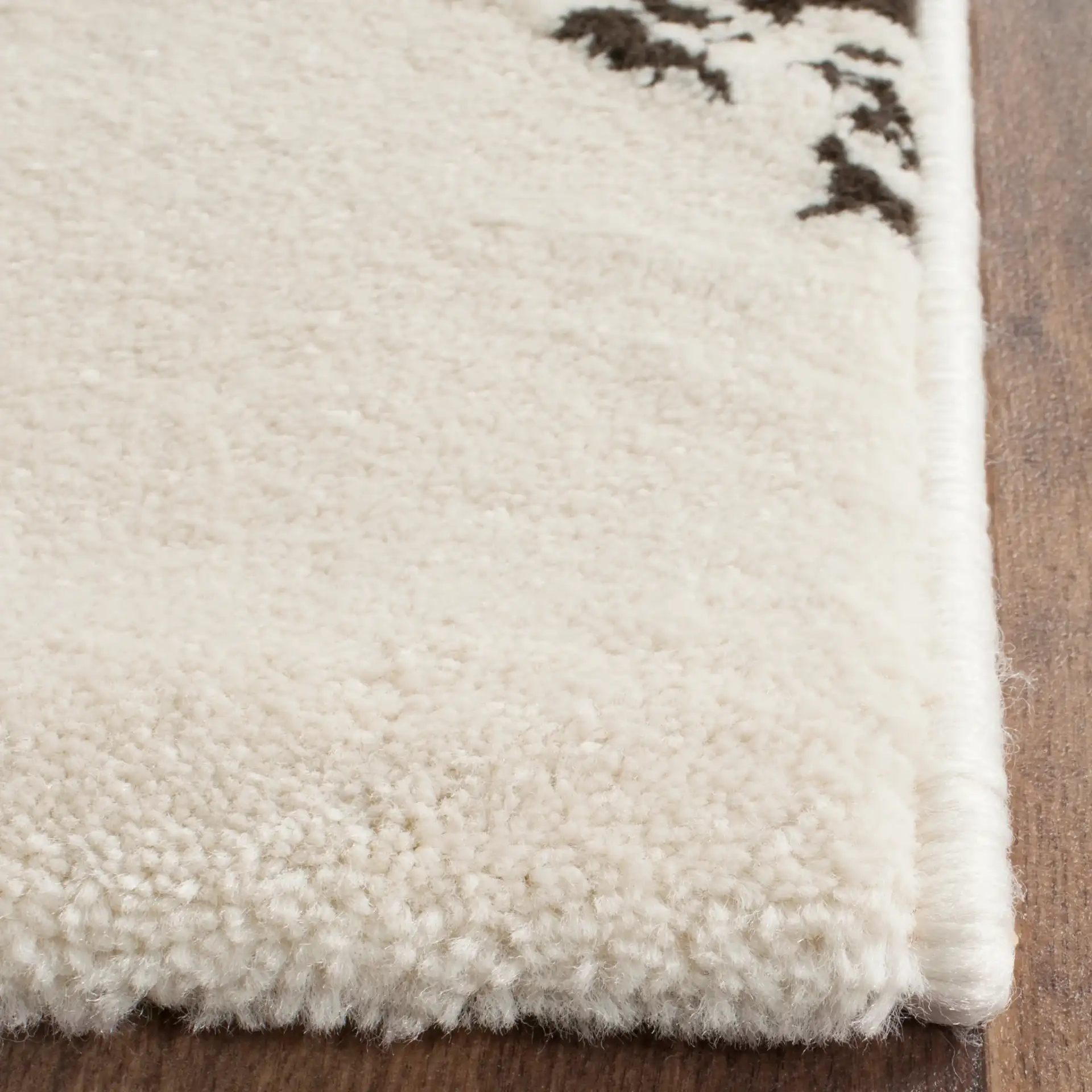 Porcello Paulo Rug in Ivory / Green in a styled room