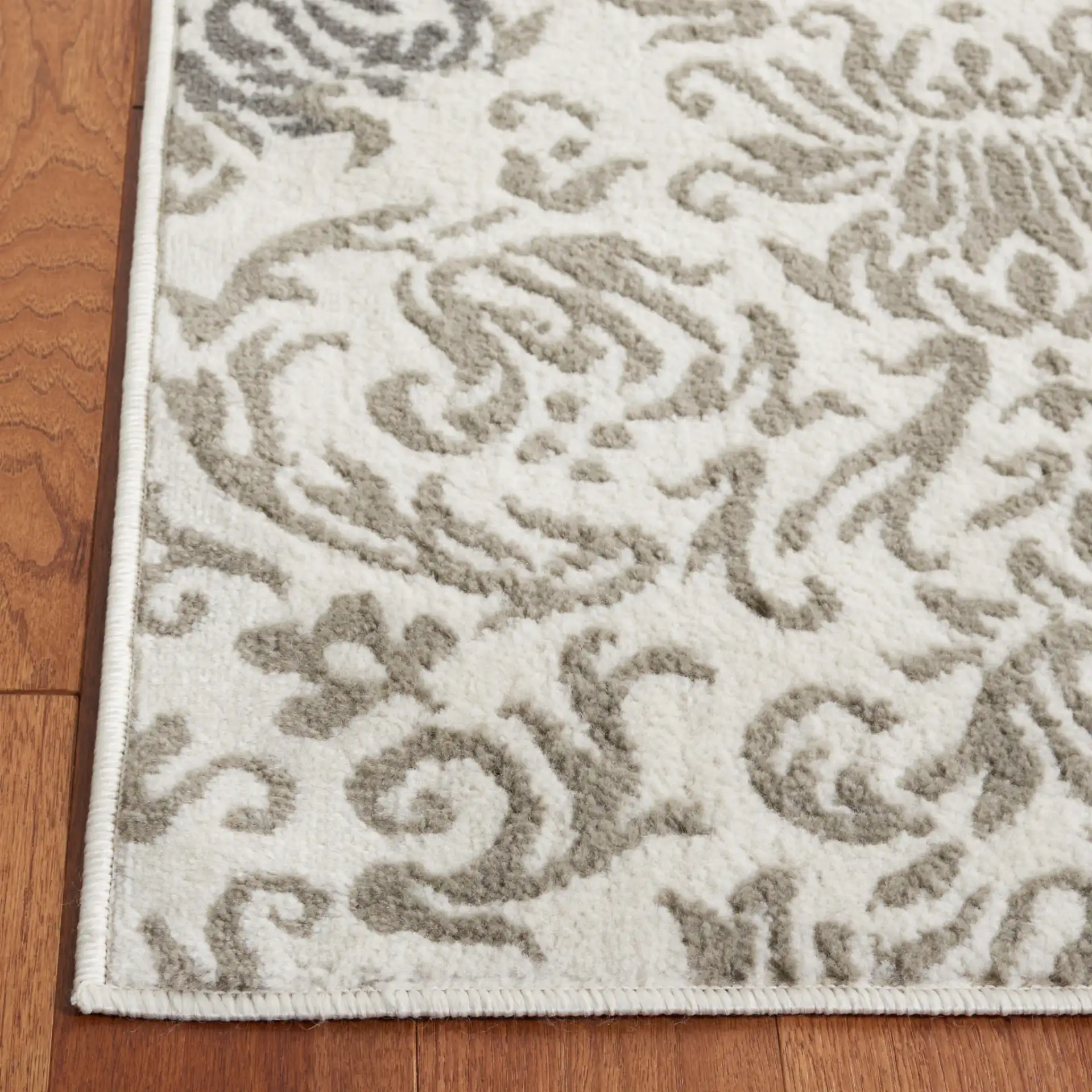 Pyramid Damask Rug in Ivory Gray / Charcoal in a styled room