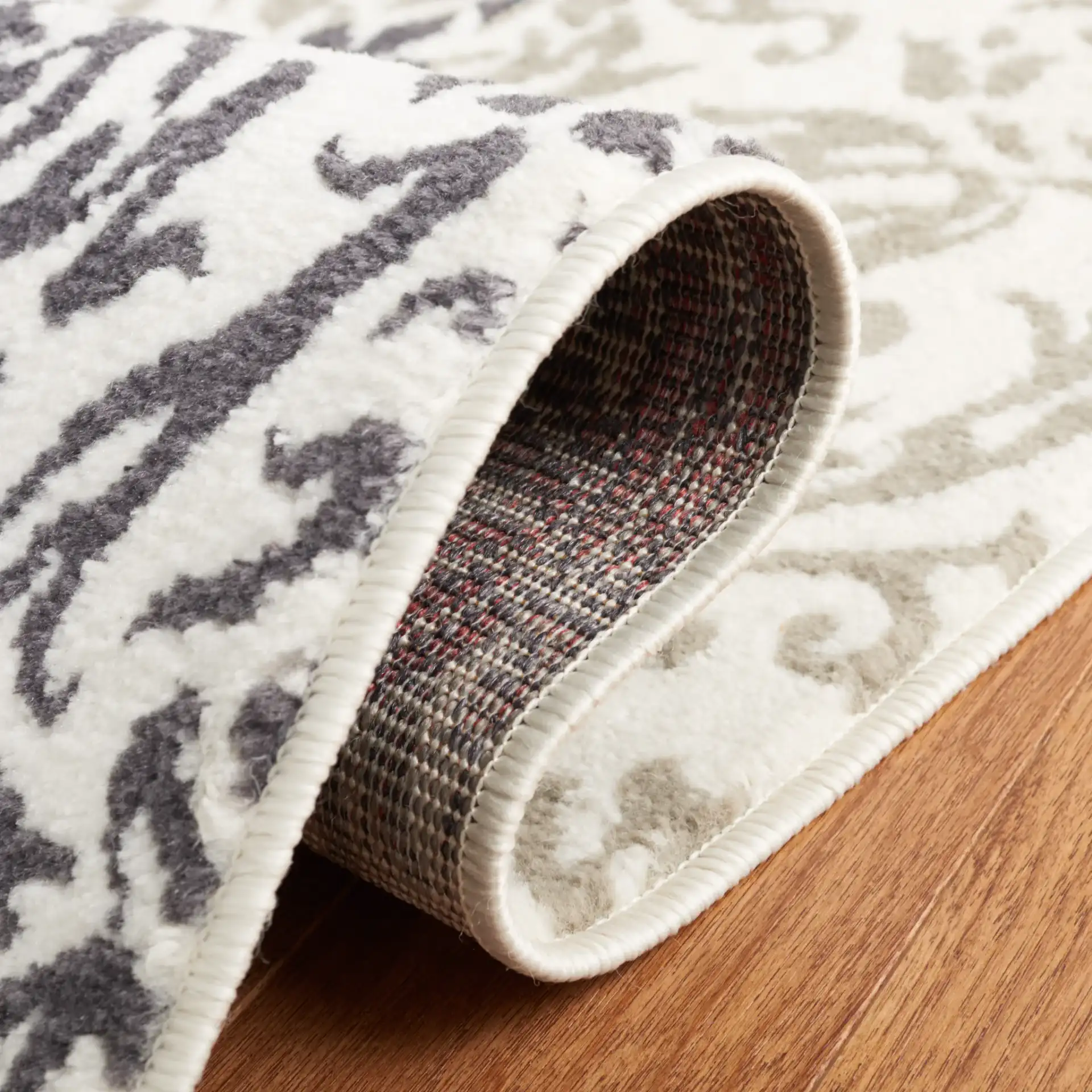 Pyramid Damask Rug in Ivory Gray / Charcoal in a styled room