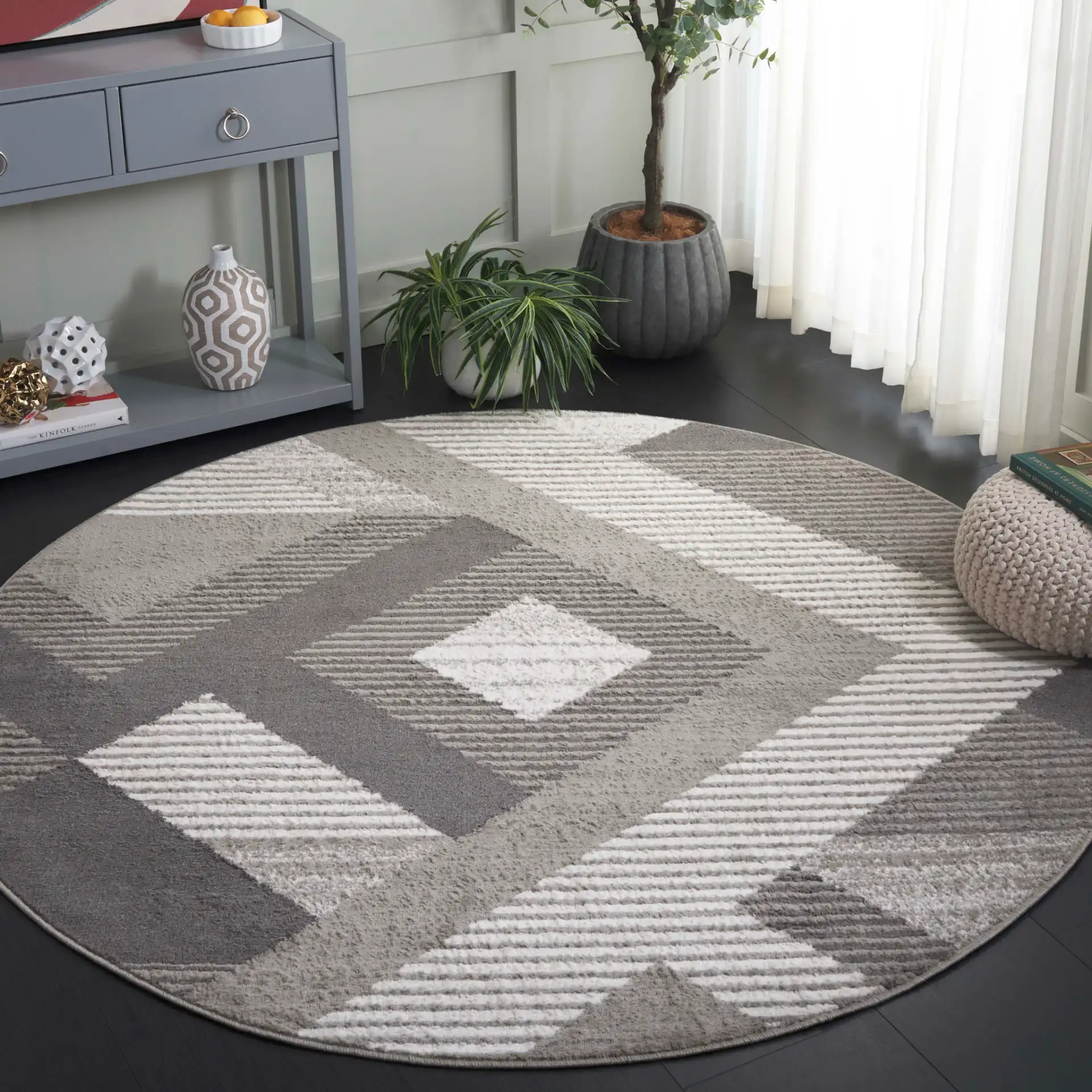 Pyramid Modern Geometric Rug in Gray / Ivory in a styled room