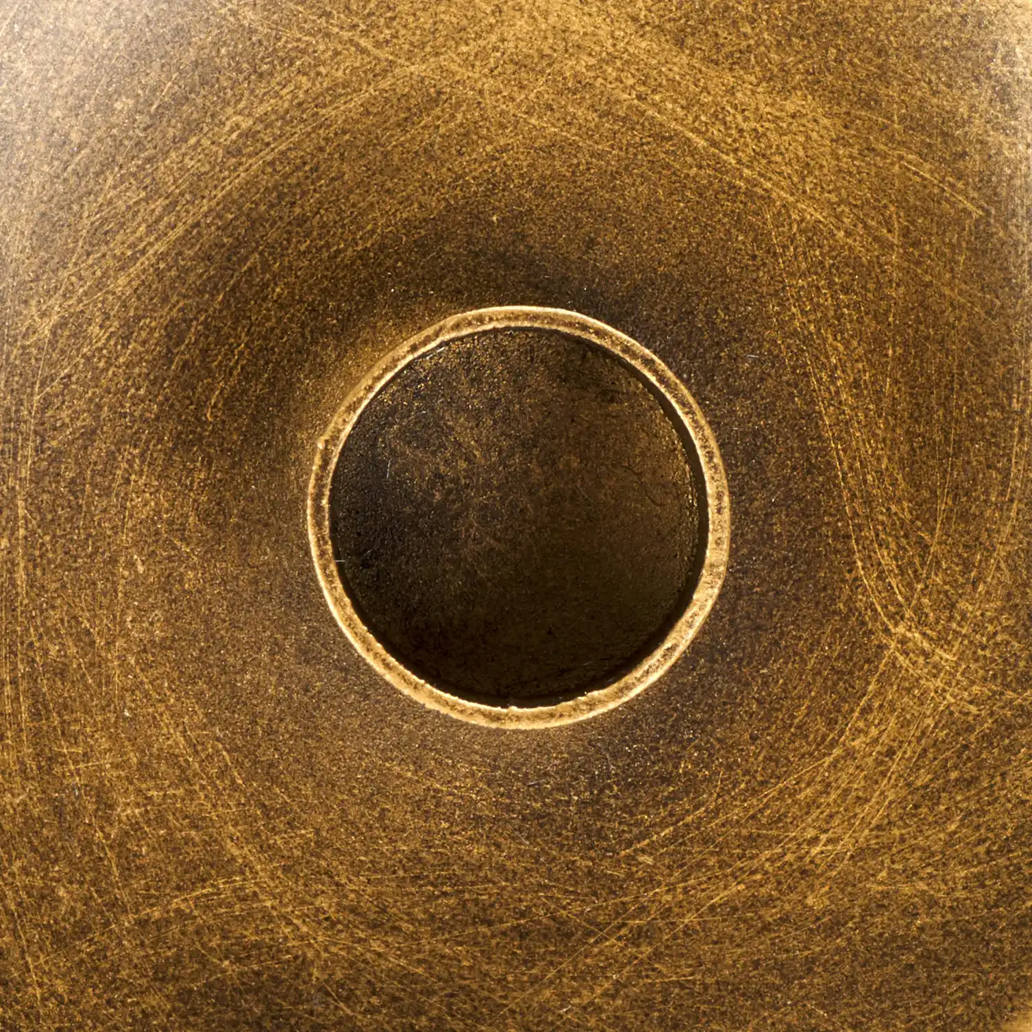 Cian Candle Centerpiece in Brass, detail view