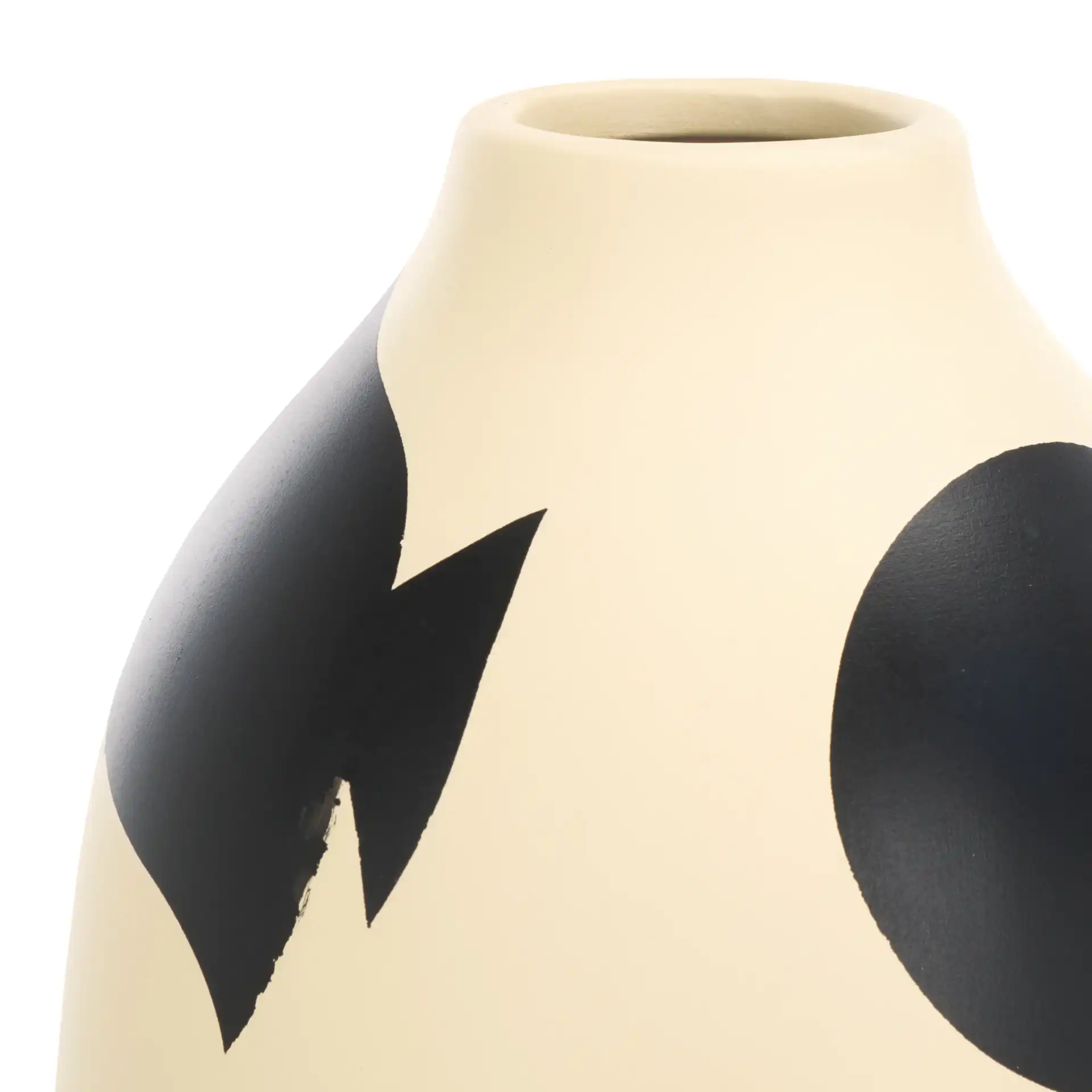 Tahleah Ceramic Vases (Set Of 2) in Cream / Black in a styled room