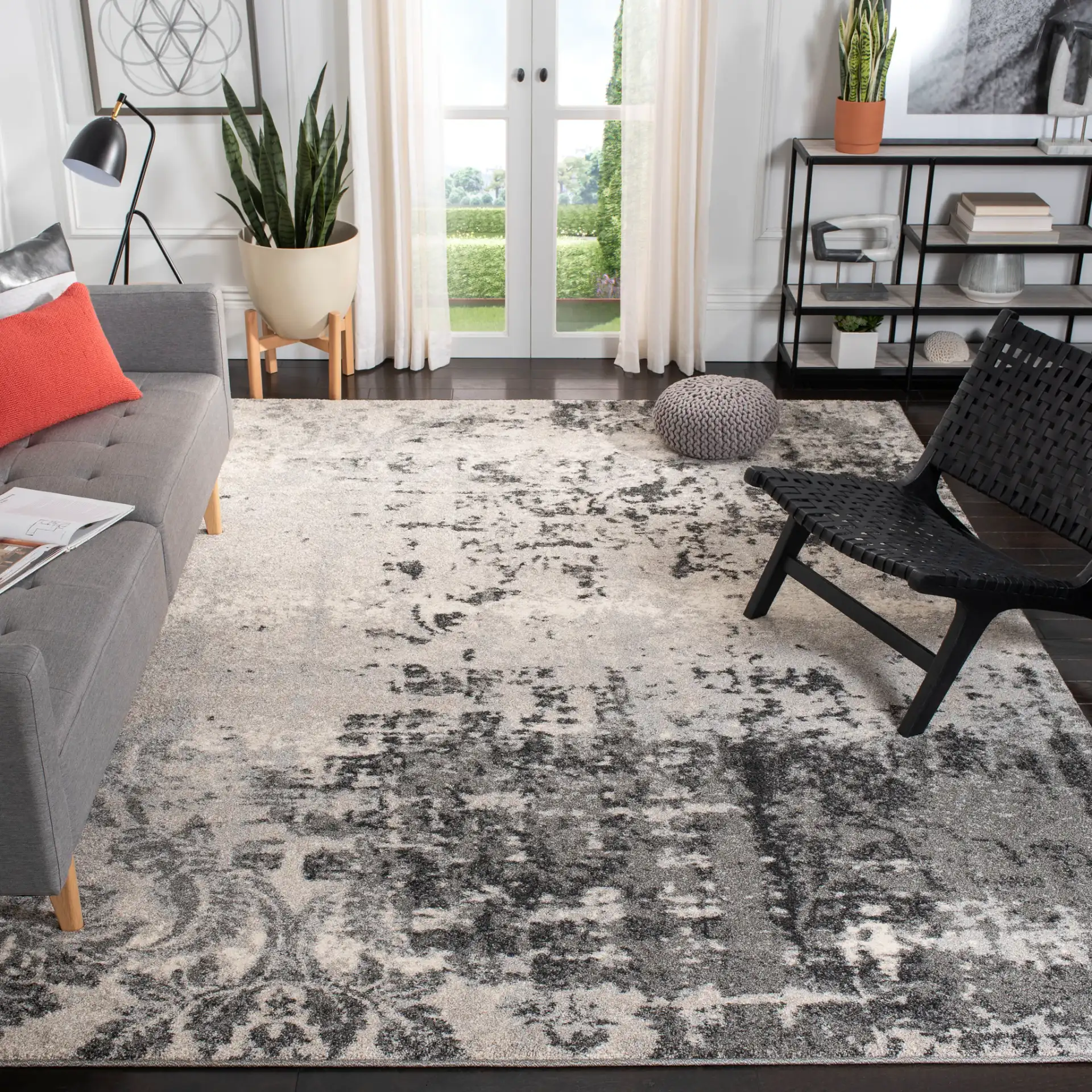 Retro Modern Distressed Damask Rug in Light Gray / Gray in a styled room