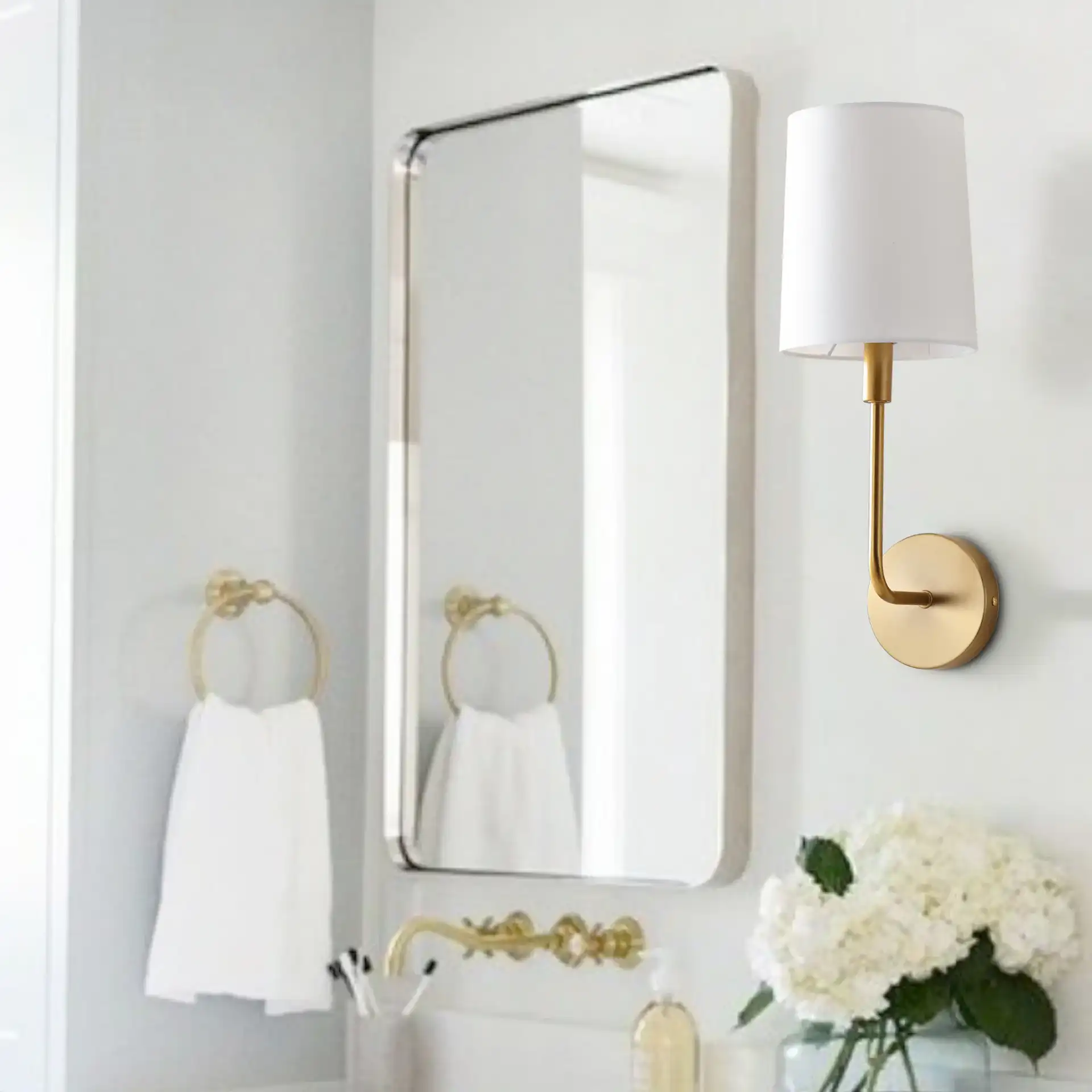 Jaxson Wall Sconce in Ivory / Gold, detail view