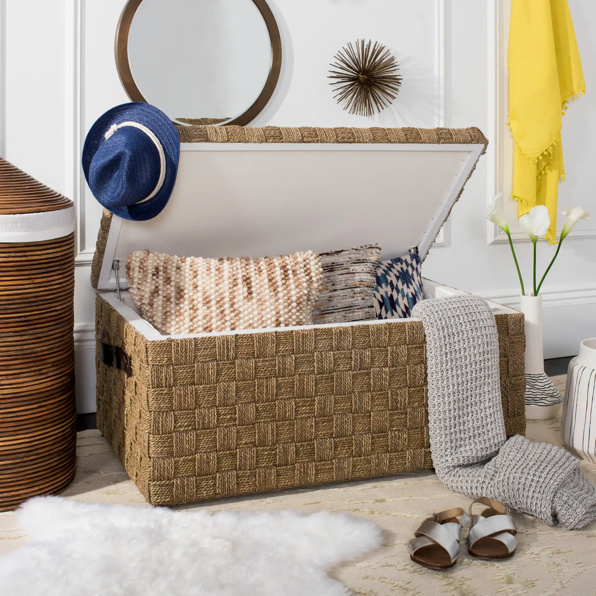Ashban Trunk in Natural, detail view