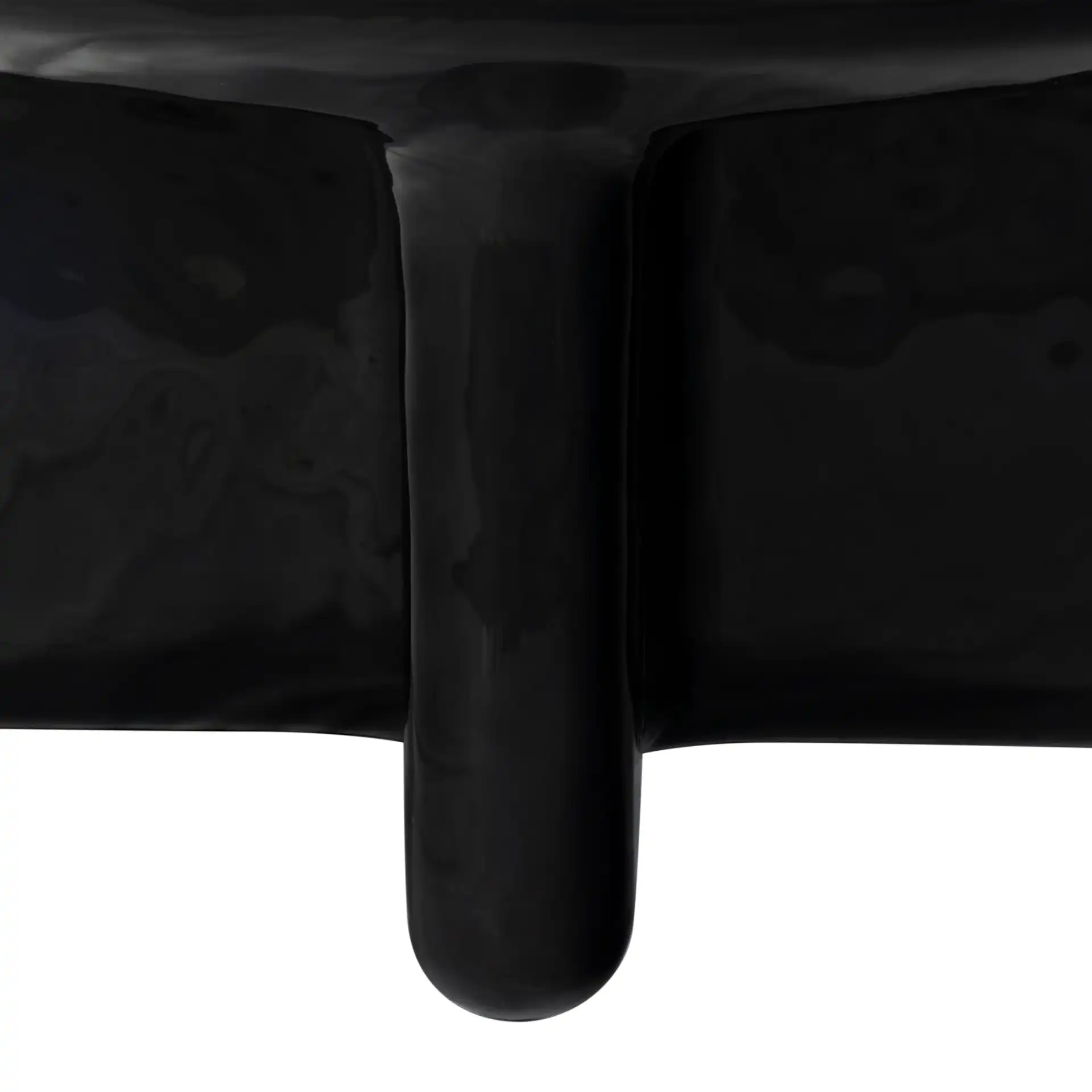 Tressarose Round Coffee Table in Black, detail view