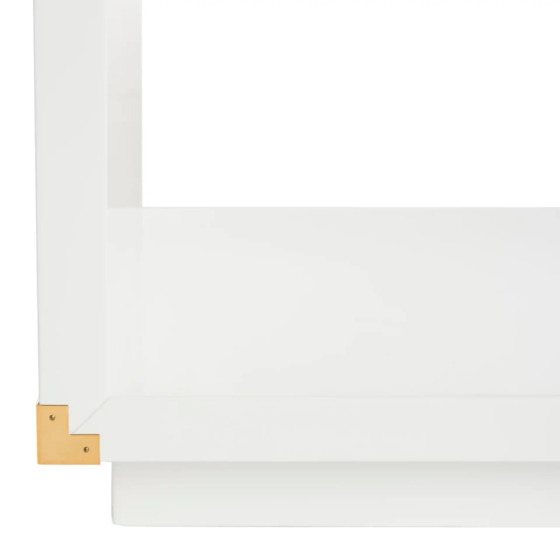 Lella Side Table in White, detail view