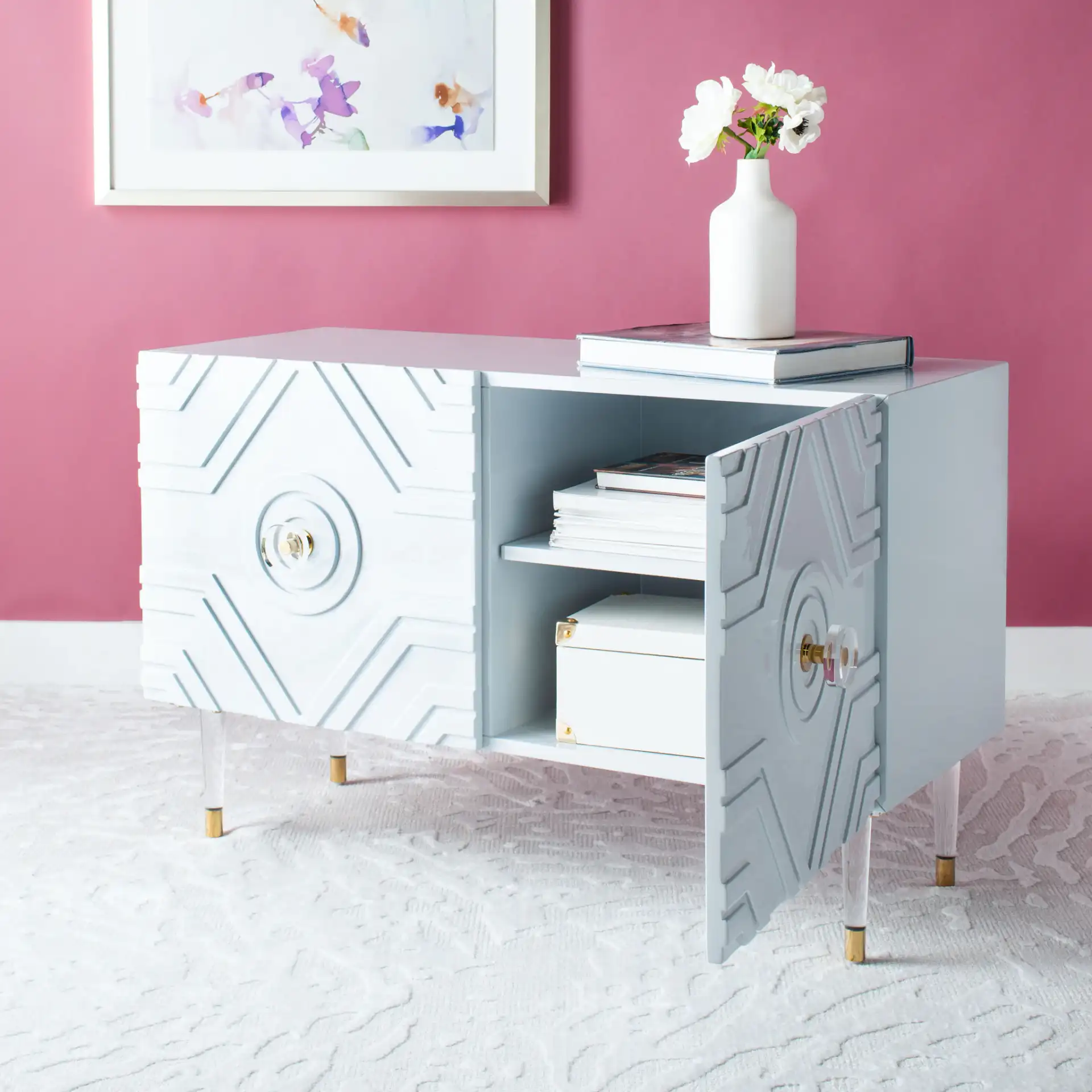 Zayn Diamond Sideboard in Light Gray / Gold, detail view