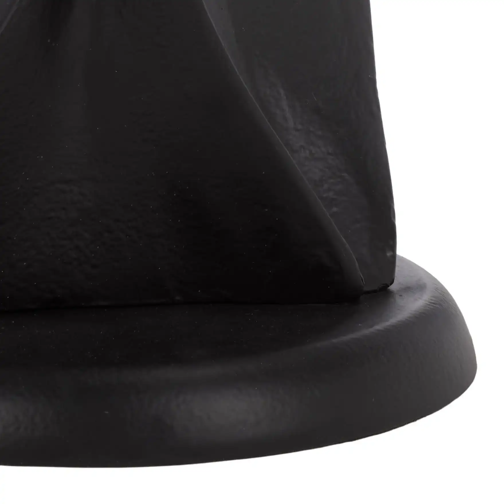 Zaylyn Metal Accent Table in Black, detail view