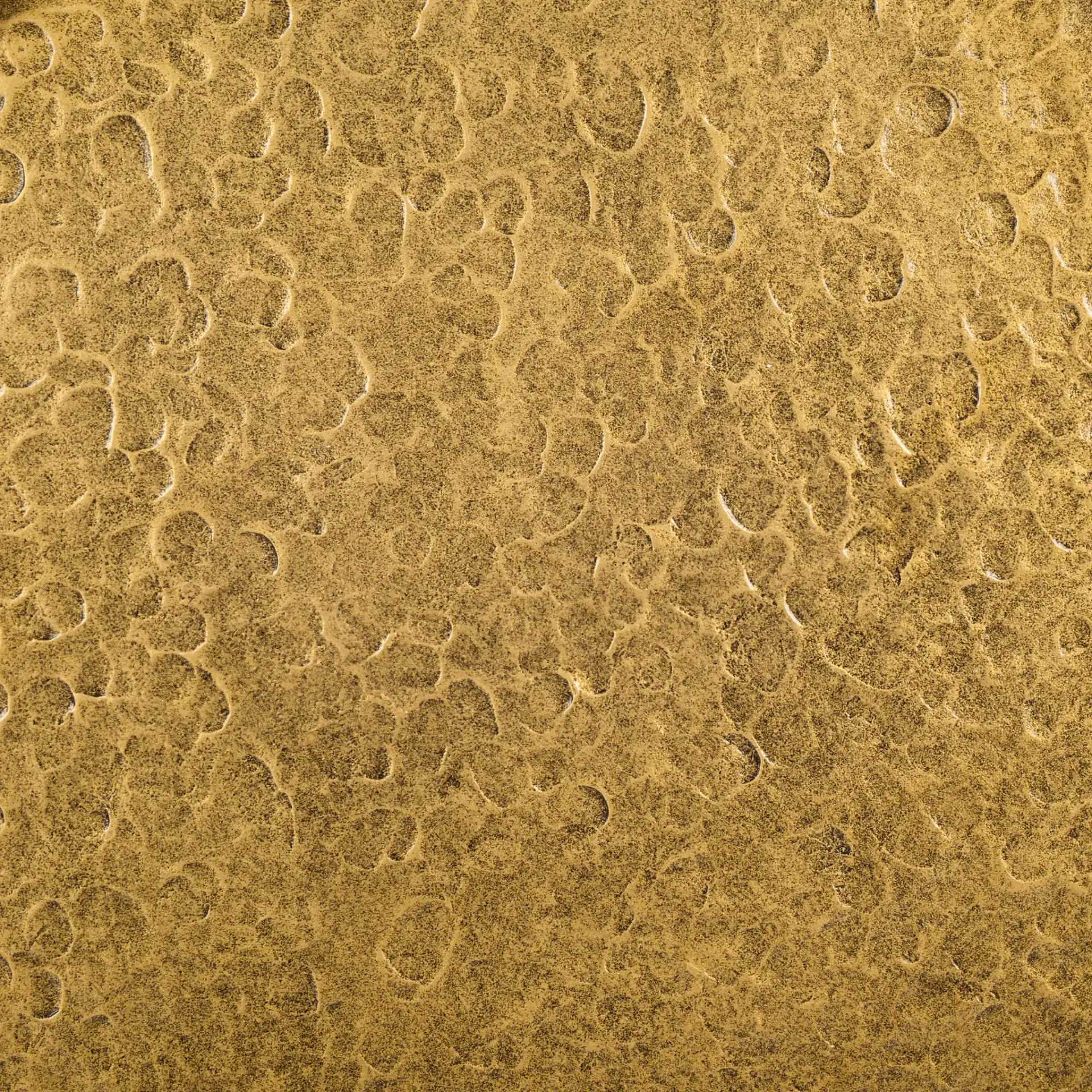 Tanyarose Metal Drink Table in Black, detail view