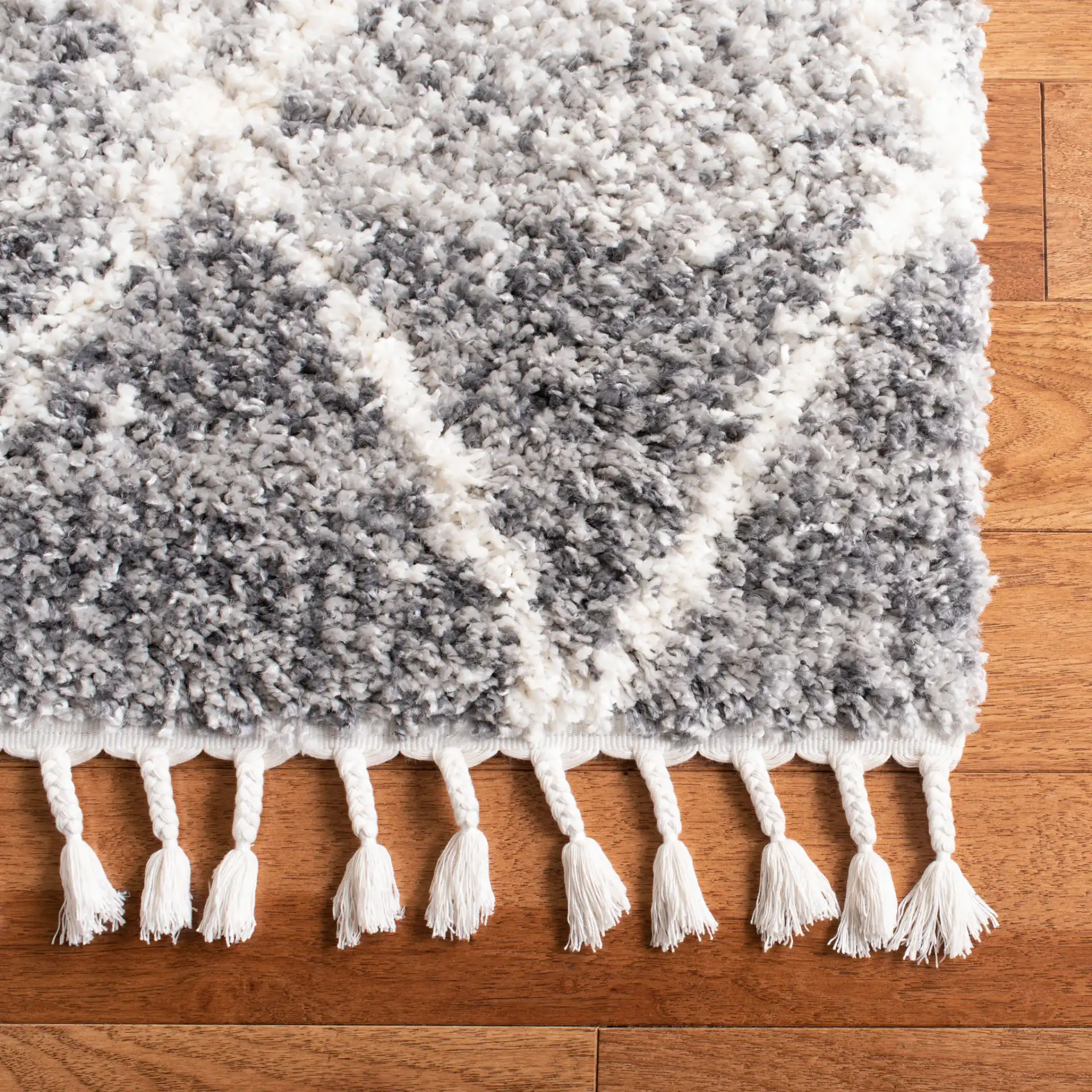 Melrose Diamond Trellis Shag Rug in Gray / Ivory in a styled room