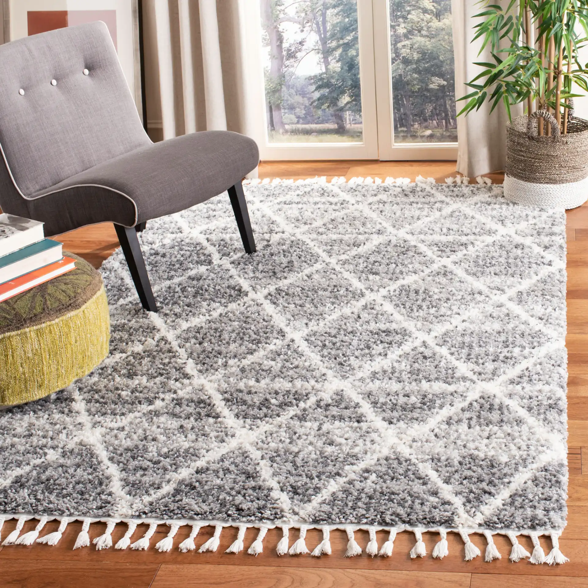 Melrose Diamond Trellis Shag Rug in Gray / Ivory in a styled room