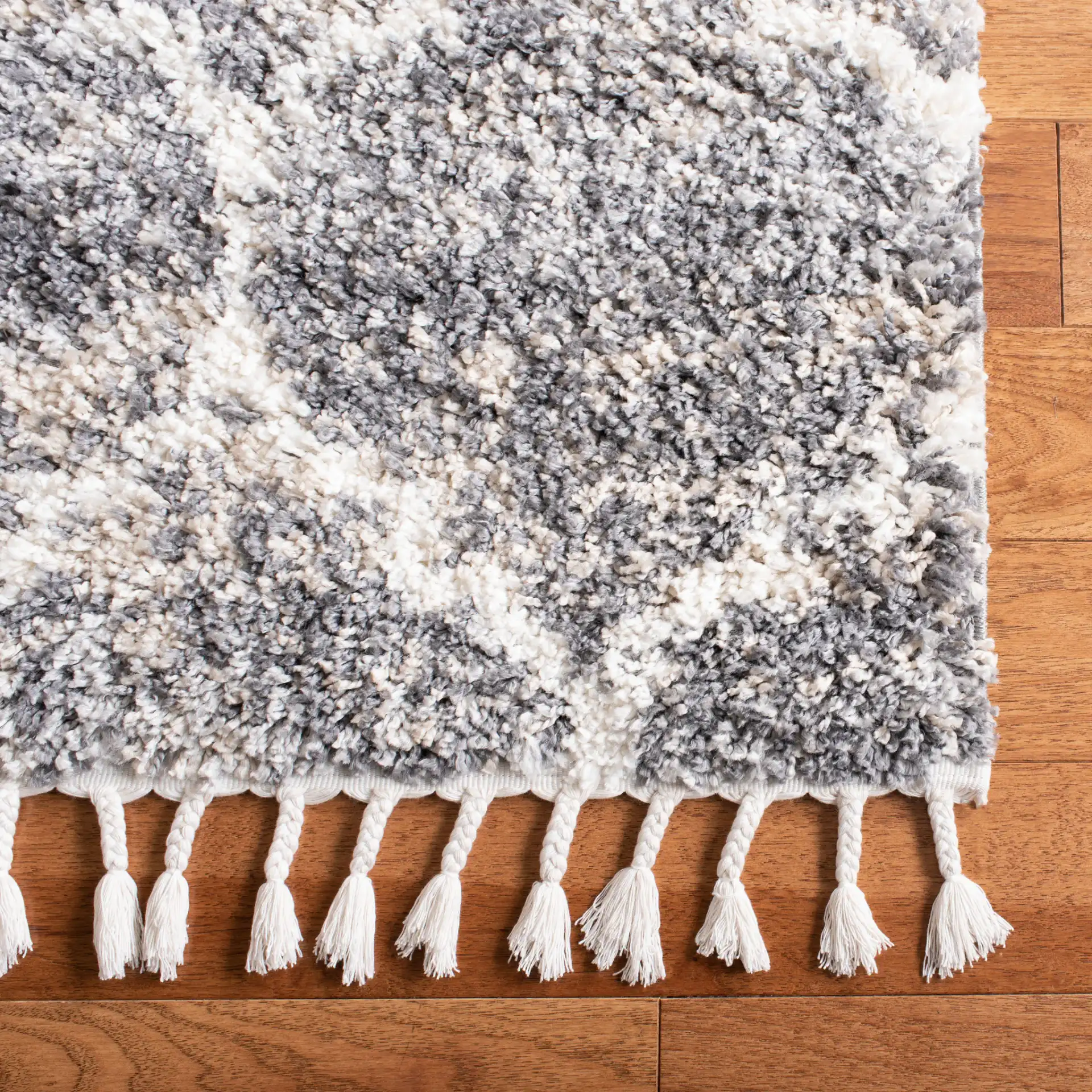 Melrose Lattice Shag Rug in Dark Gray / Ivory in a styled room