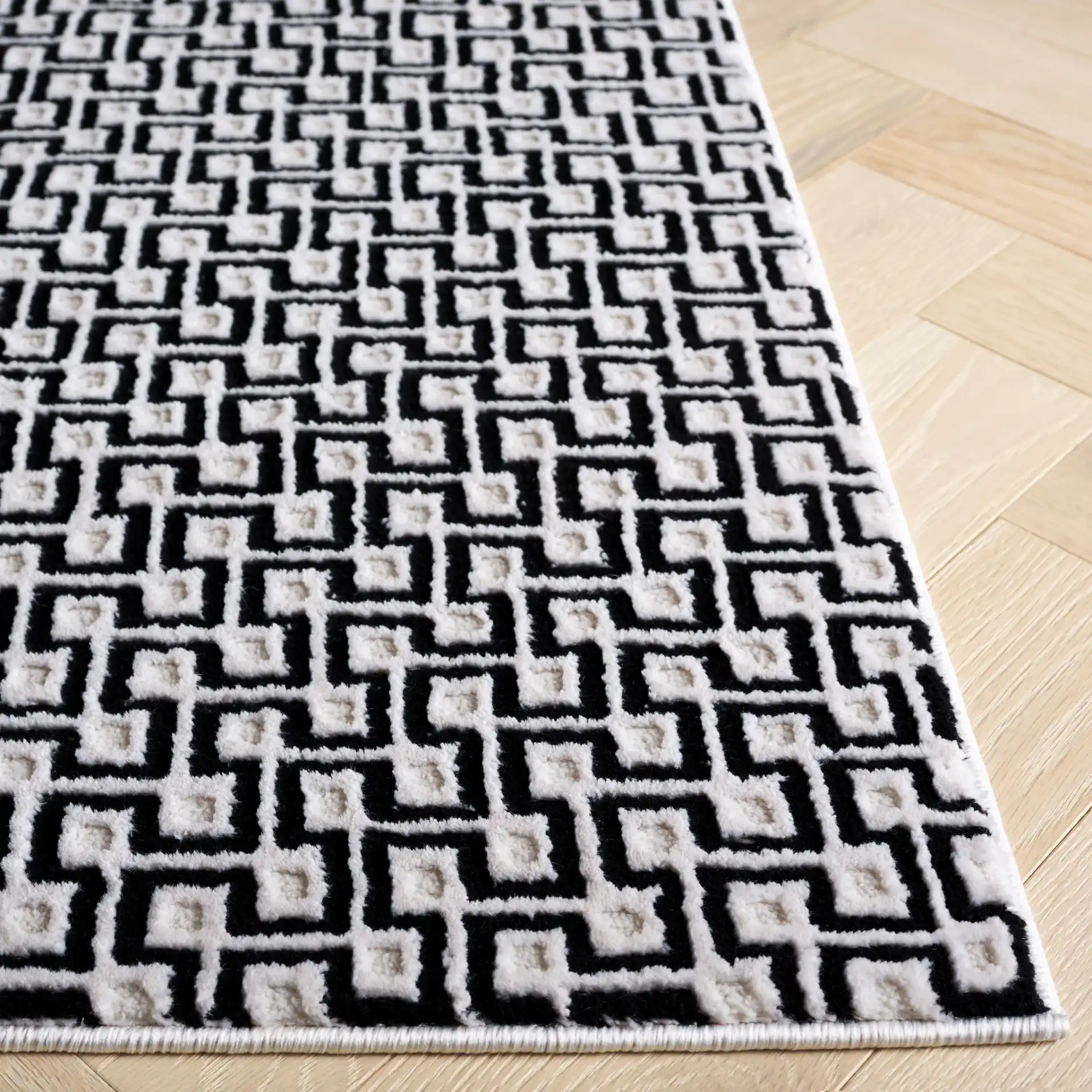 Slate Interlocking Maze Rug in Ivory / Black in a styled room