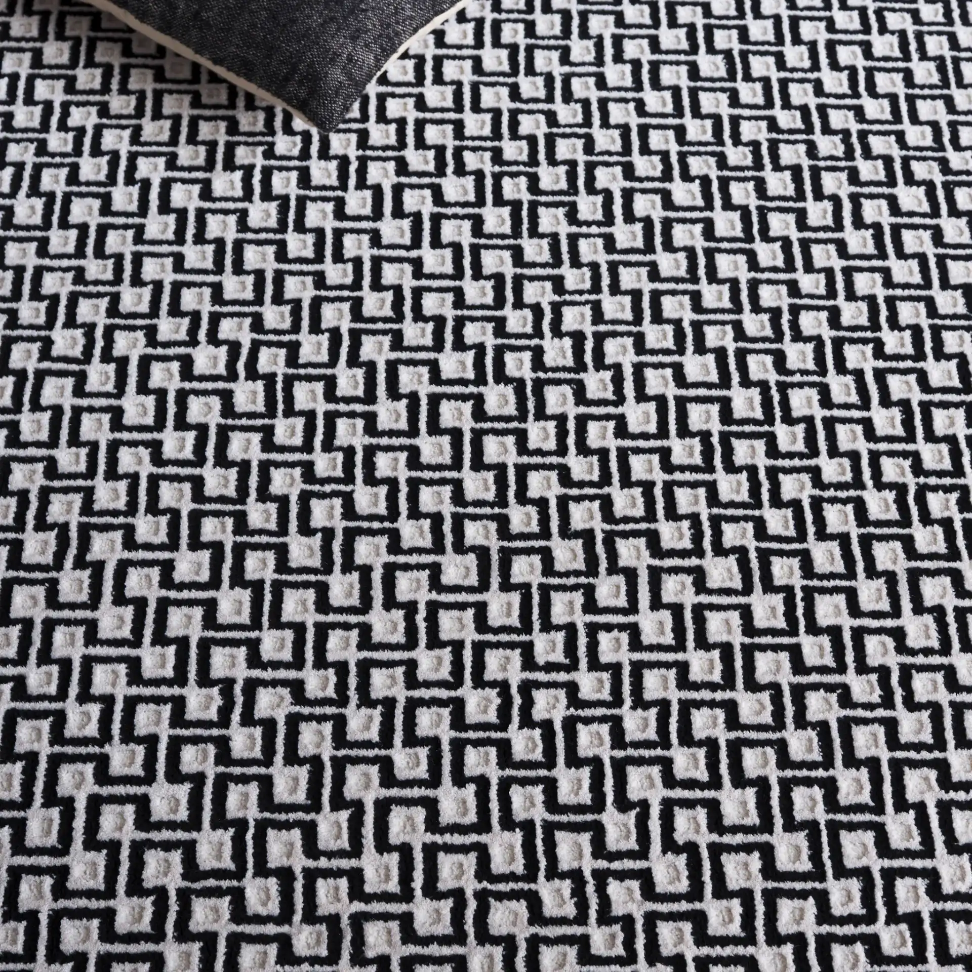 Slate Interlocking Maze Rug in Ivory / Black in a styled room