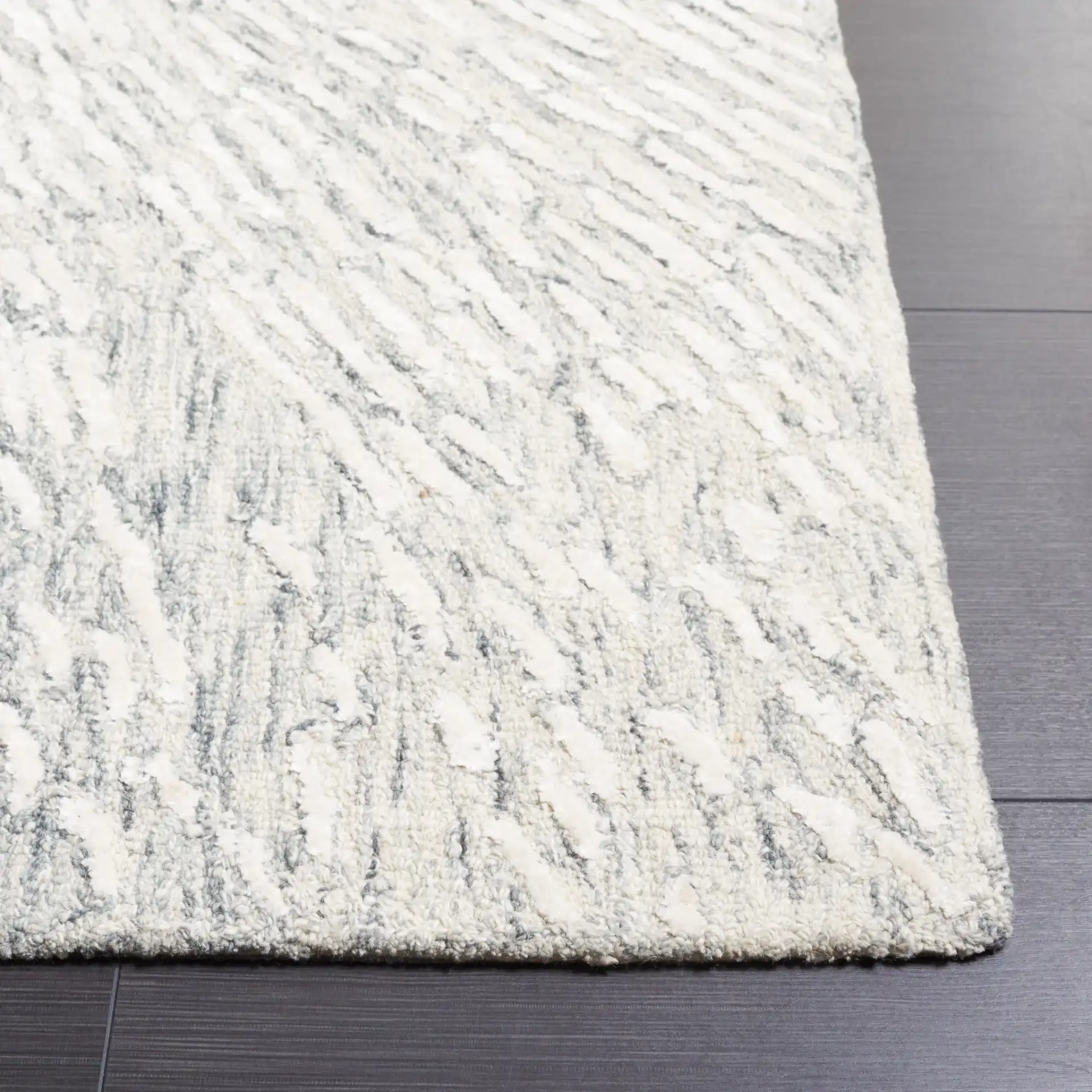Soho Abstract Sunburst Hand-Tufted Rug in Gray / Ivory in a styled room