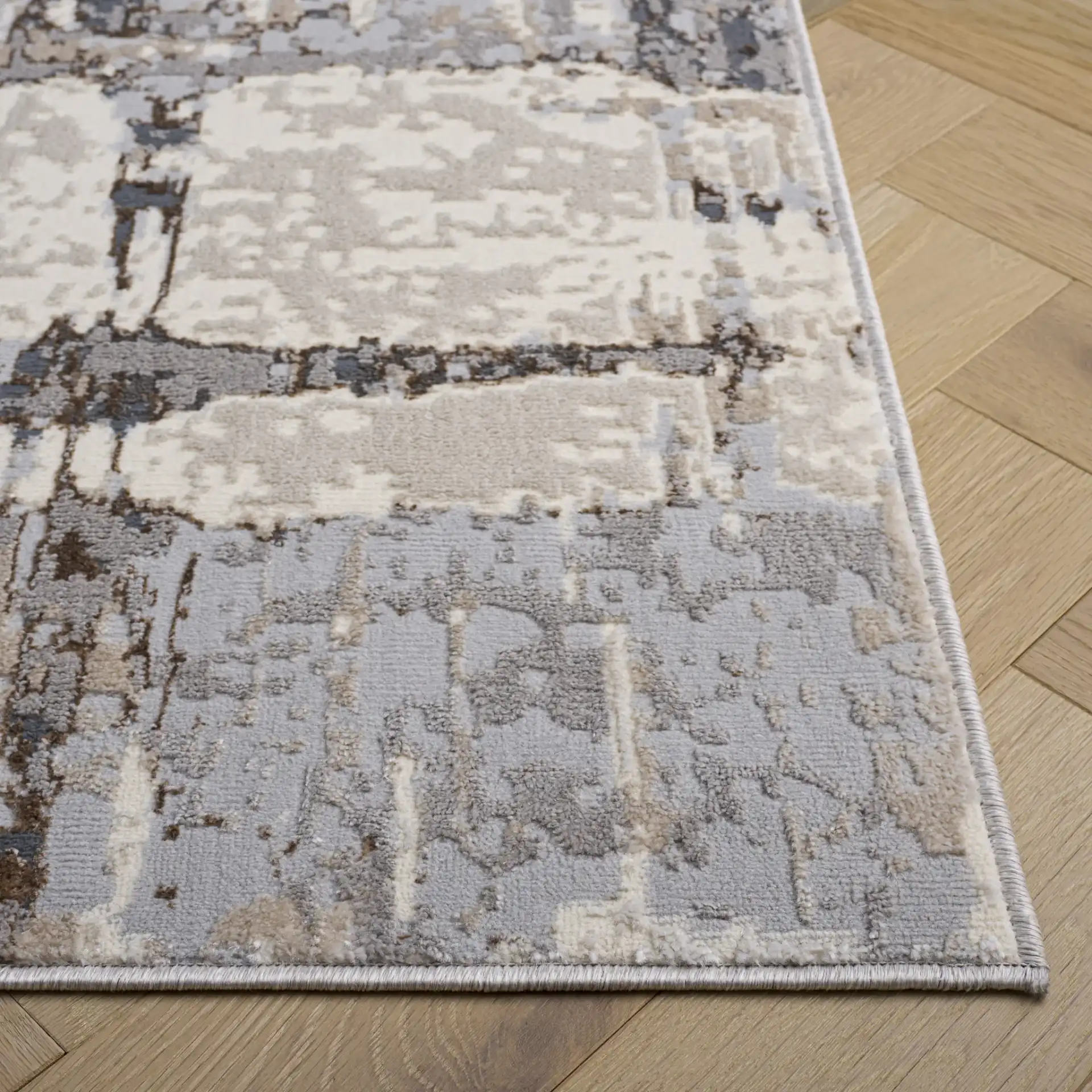 Spectrum Modern Abstract Rug in Ivory / Gray in a styled room
