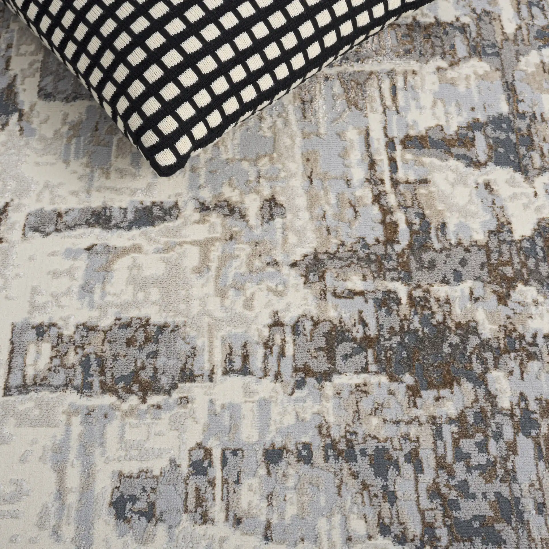 Spectrum Modern Abstract Rug in Ivory / Gray in a styled room
