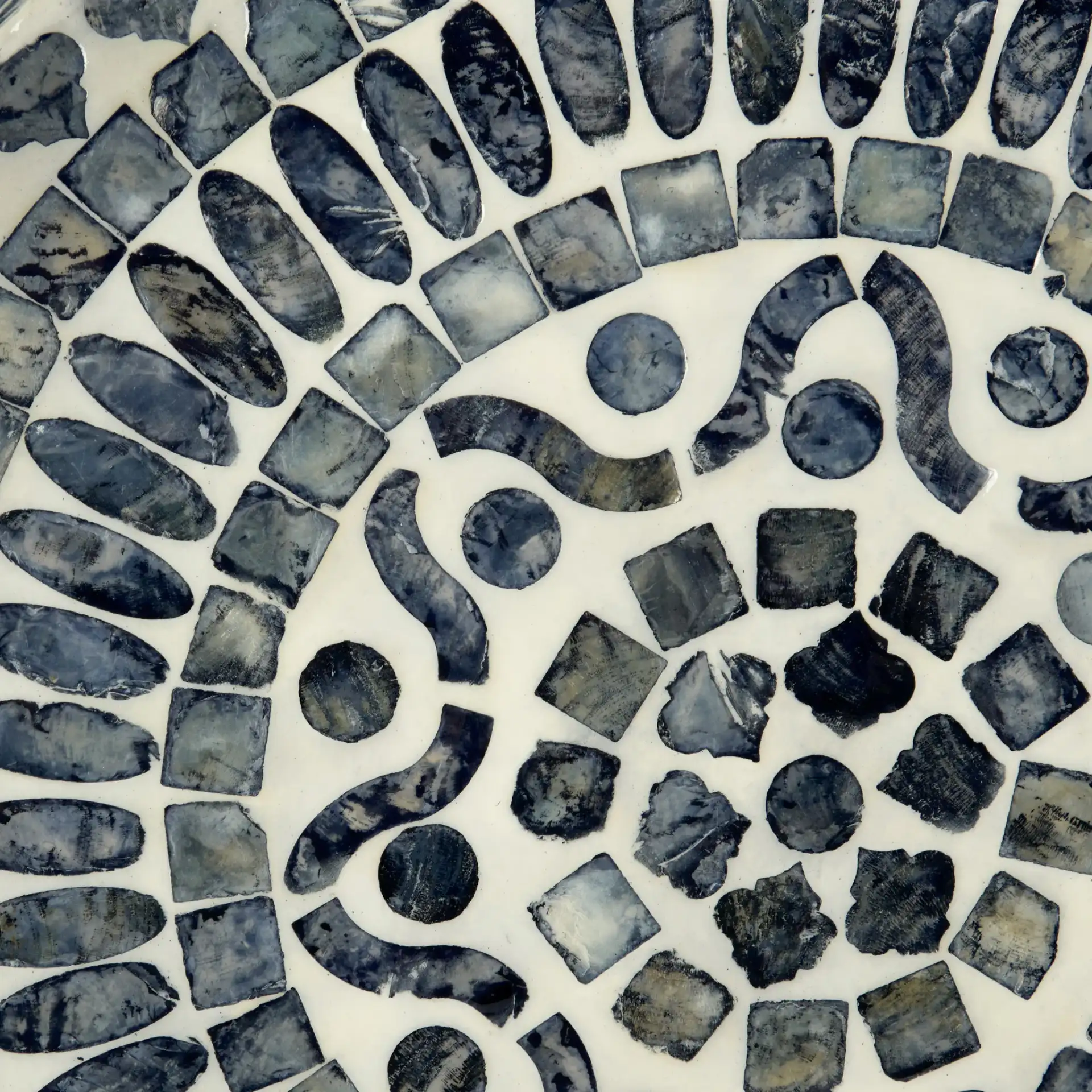 Yaneth Round Tray in Grey / White, detail view