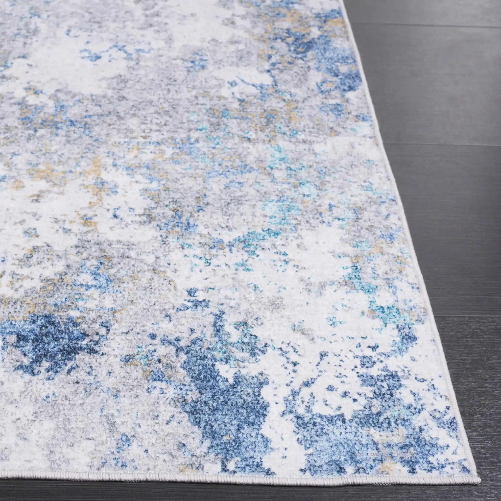 Santa Monica Mottled Abstract Washable Rug in Ivory / Blue in a styled room