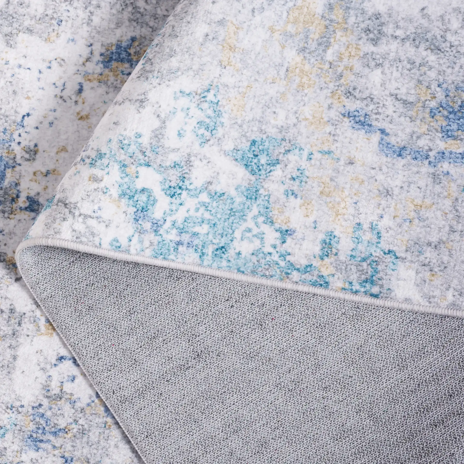 Santa Monica Mottled Abstract Washable Rug in Ivory / Blue in a styled room