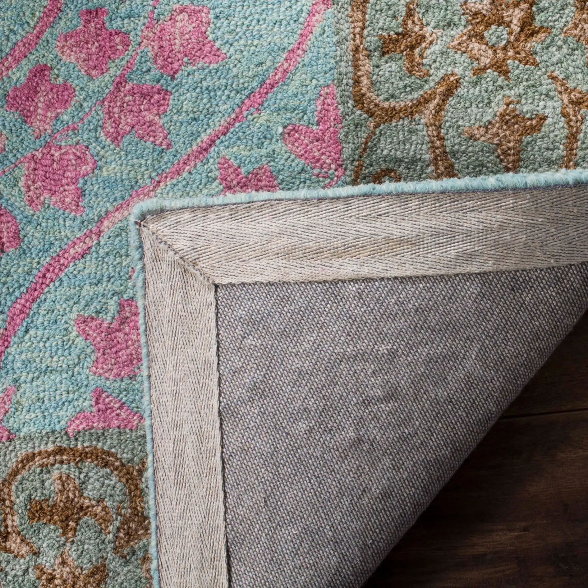 Suzani Bordered Ogee Hand-Hooked Wool Rug in Taupe / Pink in a styled room