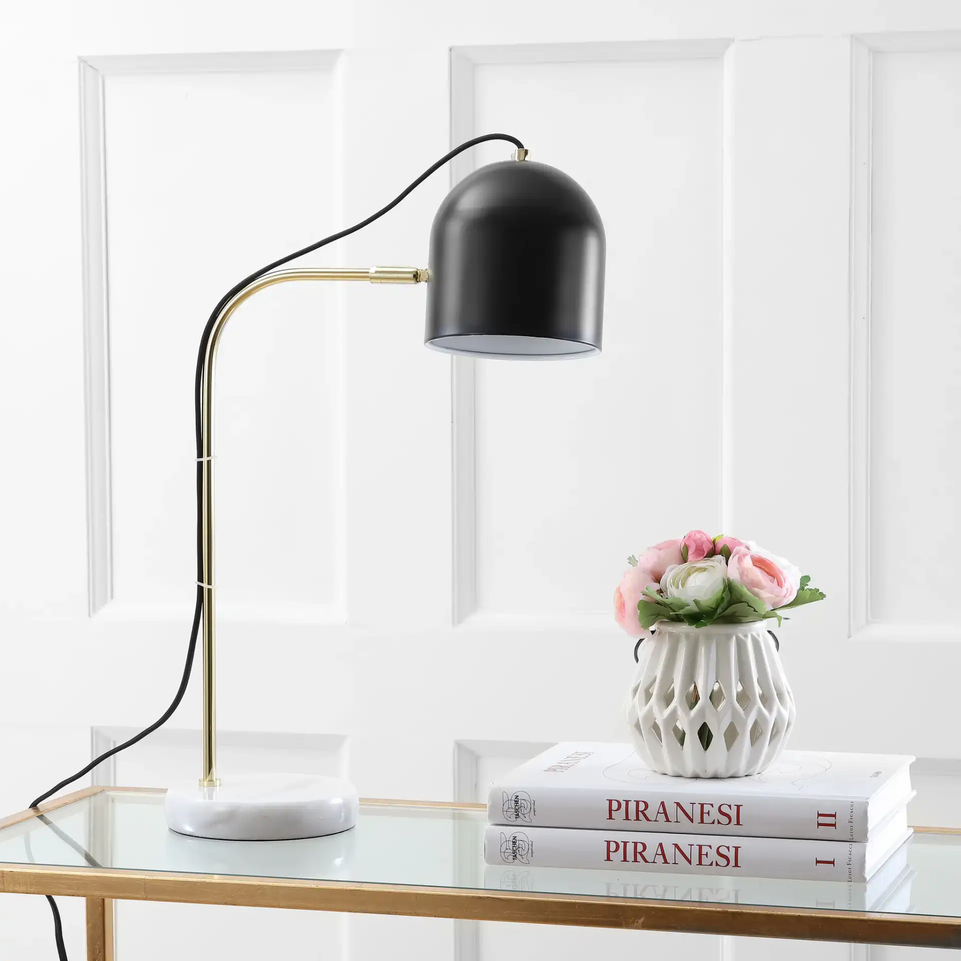 Drina Table Lamp in Black, detail view