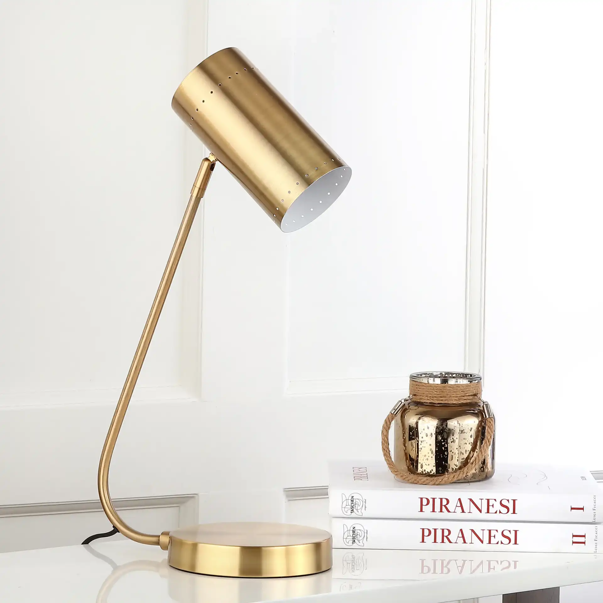 Crane Table Lamp in Gold, detail view