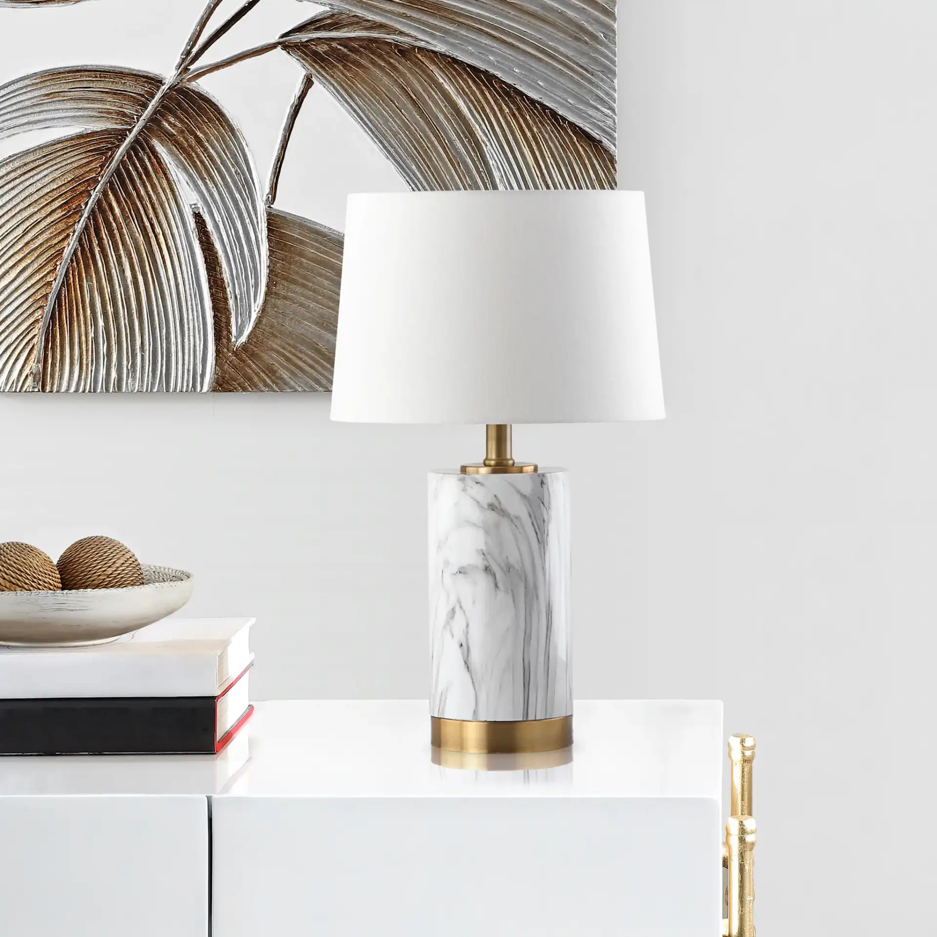 Winston Table Lamp in White Marble / Gold, detail view