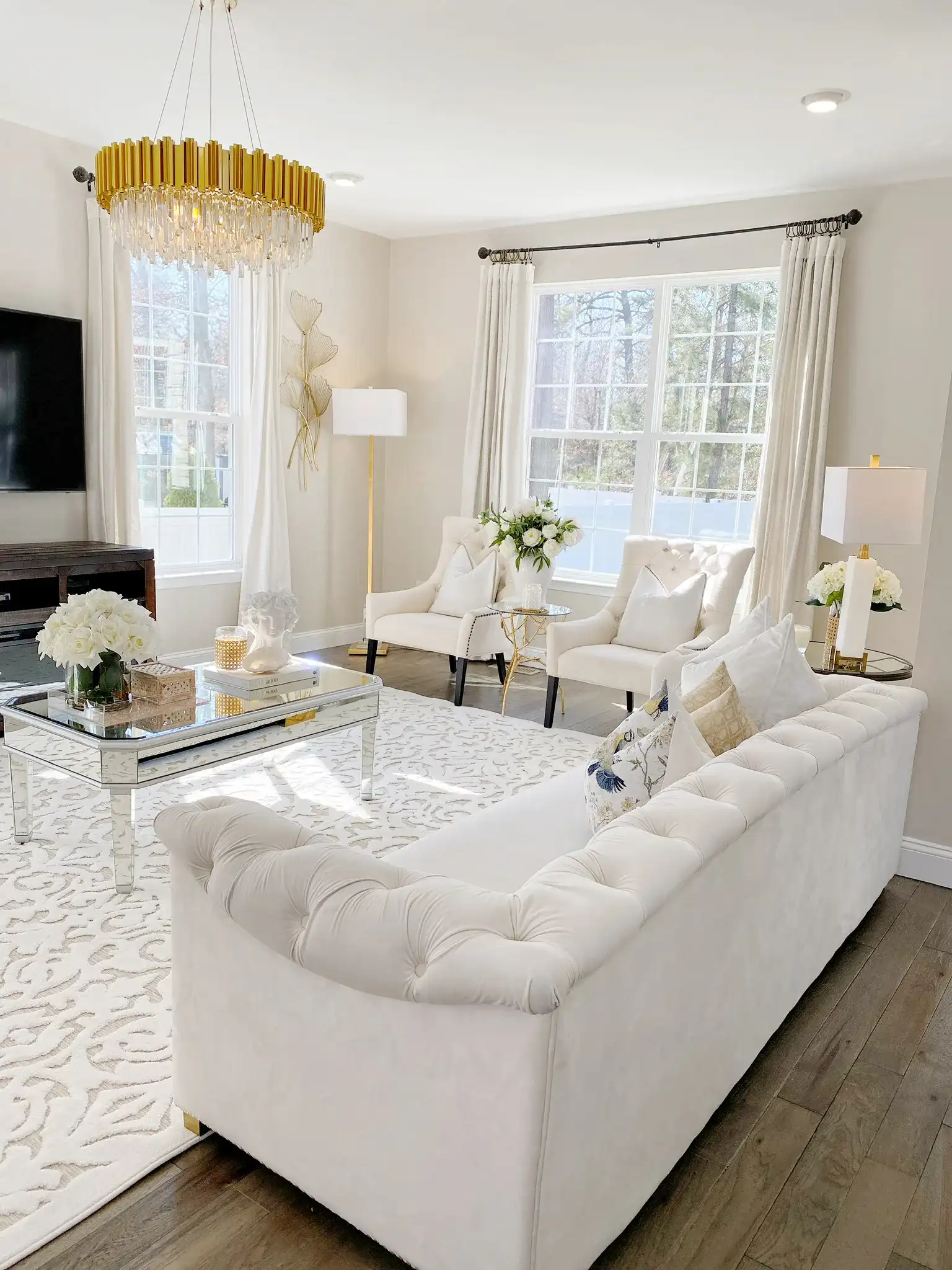 Sloane Alabaster Table Lamp in White / Brass Gold in a styled room