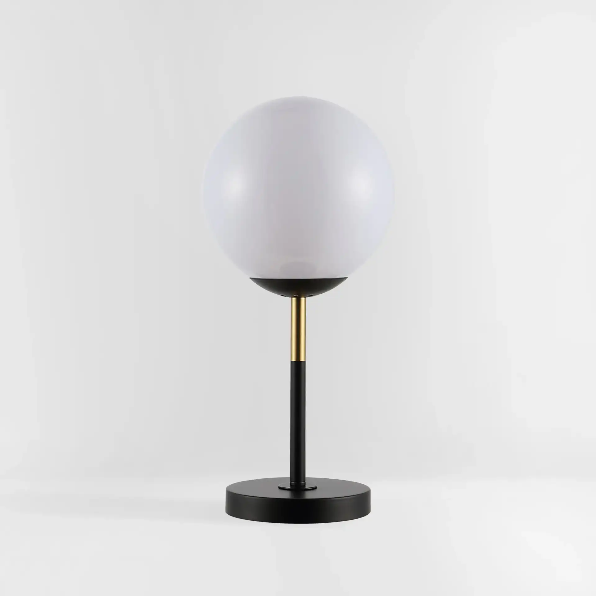 Gemini Table Lamp in Black / Gold, detail view
