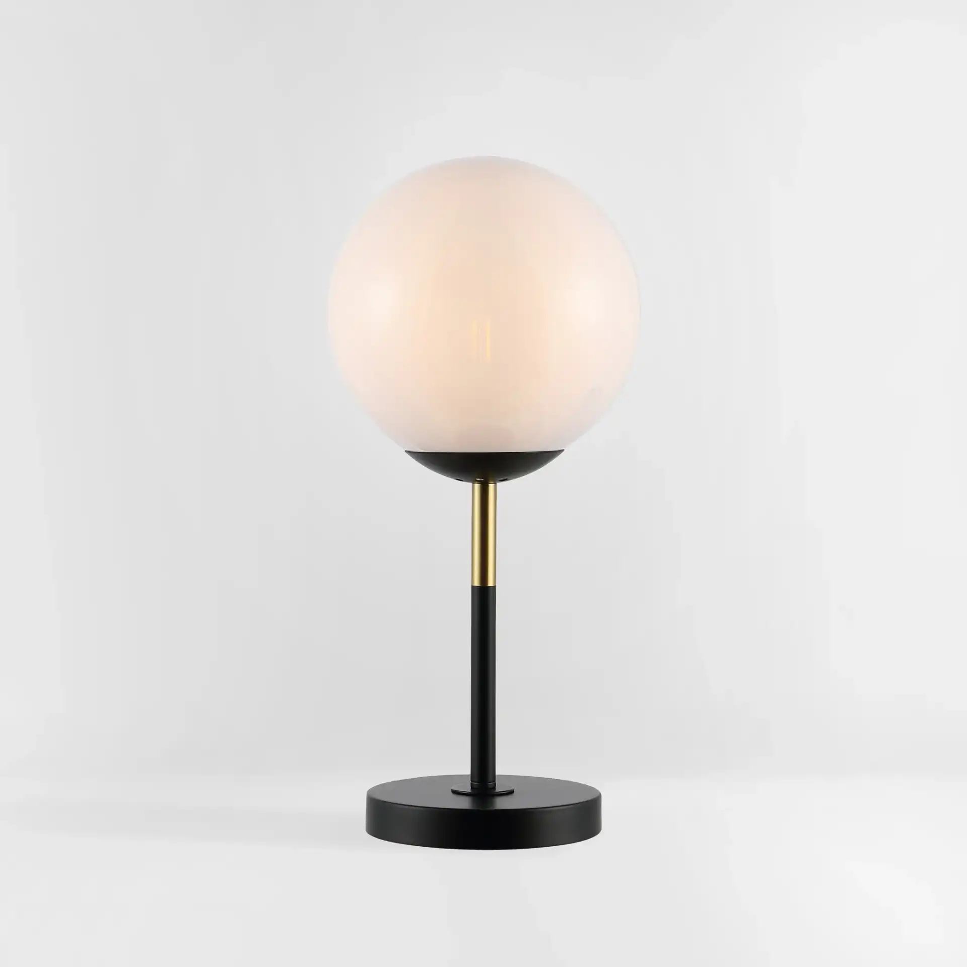Gemini Table Lamp in Black / Gold, detail view
