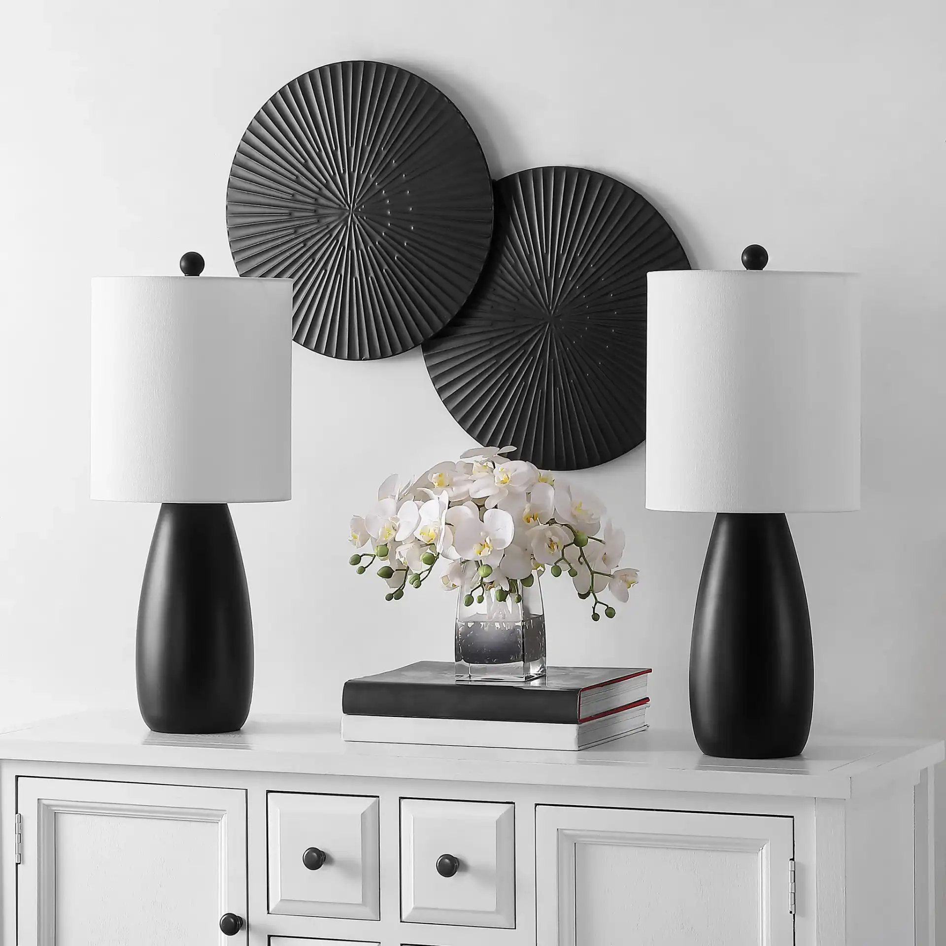 Arlia Table Lamp (Set Of 2) in Black in a styled room