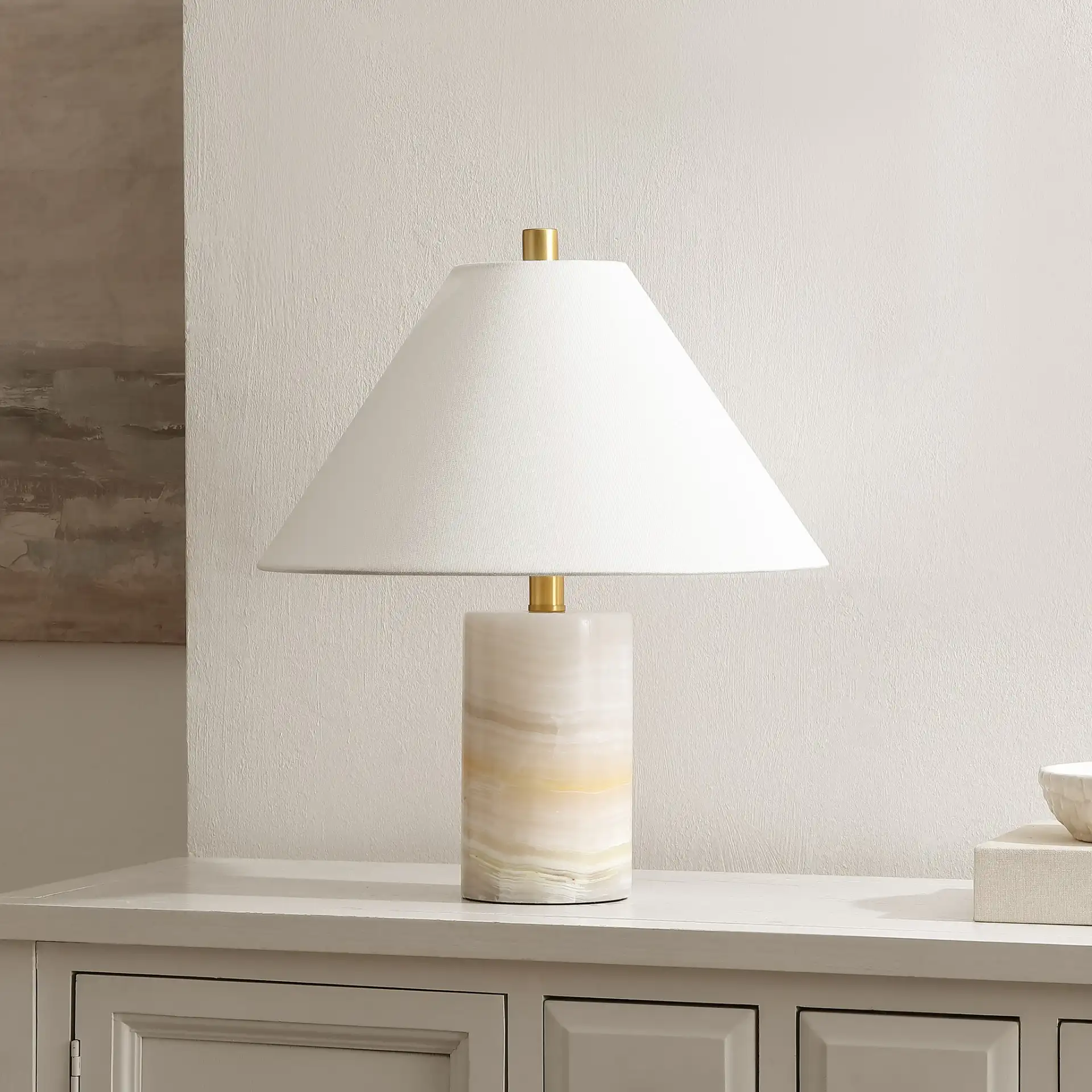 Naelle Table Lamp in White / Gold, detail view